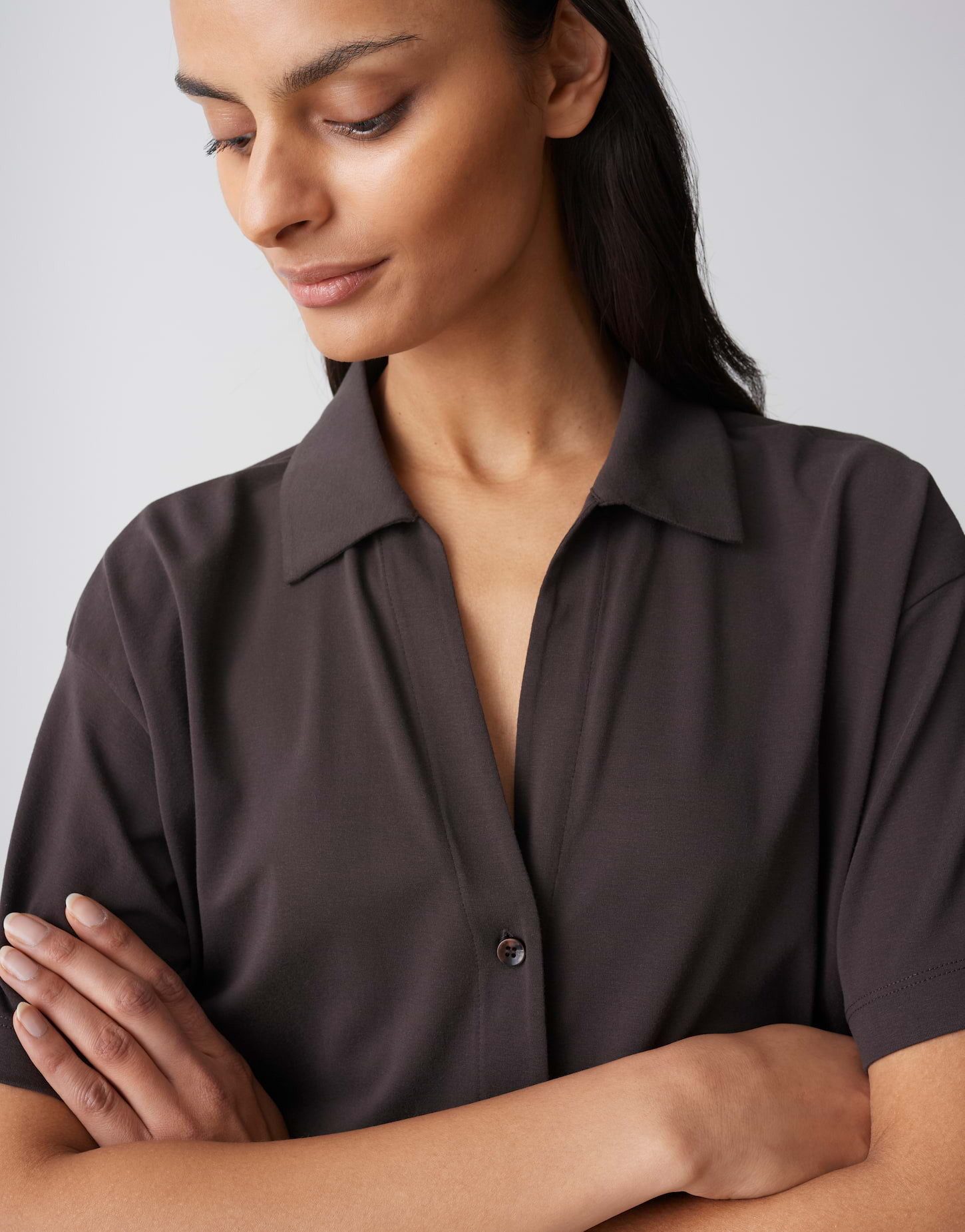 OPUS Kurzarmshirt Sajacki aus glattem Jersey mit Stretchkomfort Der überschnittene Arm sorgt für eine relaxte Silhouette – Bild 4 von 5