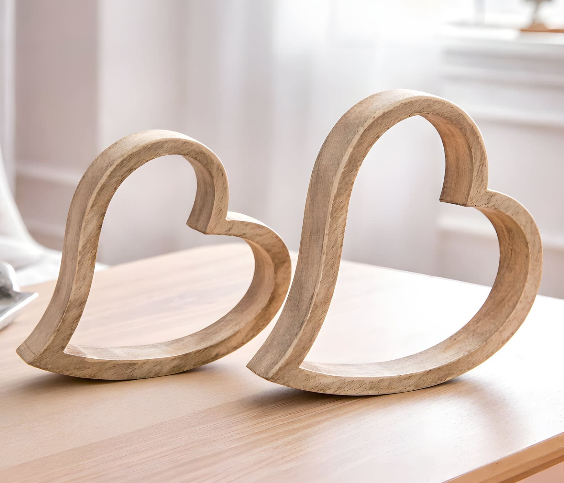 Dekoleidenschaft Dekofigur "Herz" aus Mango Holz, Tischdeko, Dekoherz, Hochzeitsdeko, Holzherz (2 St., im Set), 15 + 17 cm hoch