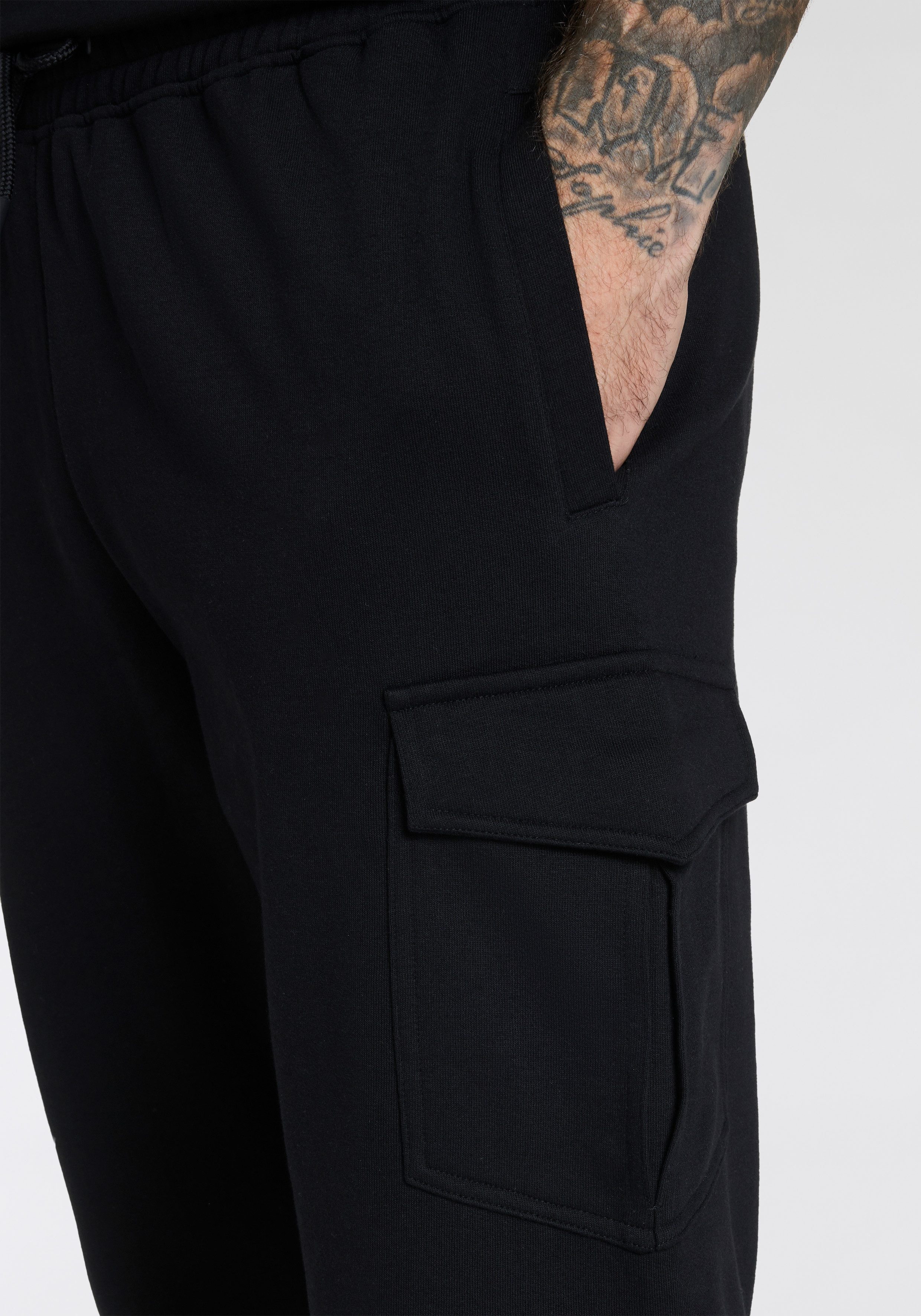 Lonsdale Jogginghose BLEASBY mit Eingrifftaschen und Cargotaschen, aus weicher Baumwollmischung