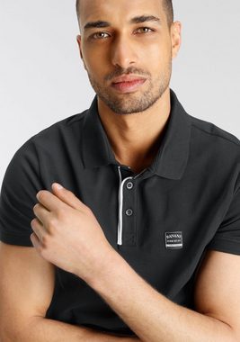 Bruno Banani Poloshirt mit Kontrast an der Knopfleiste