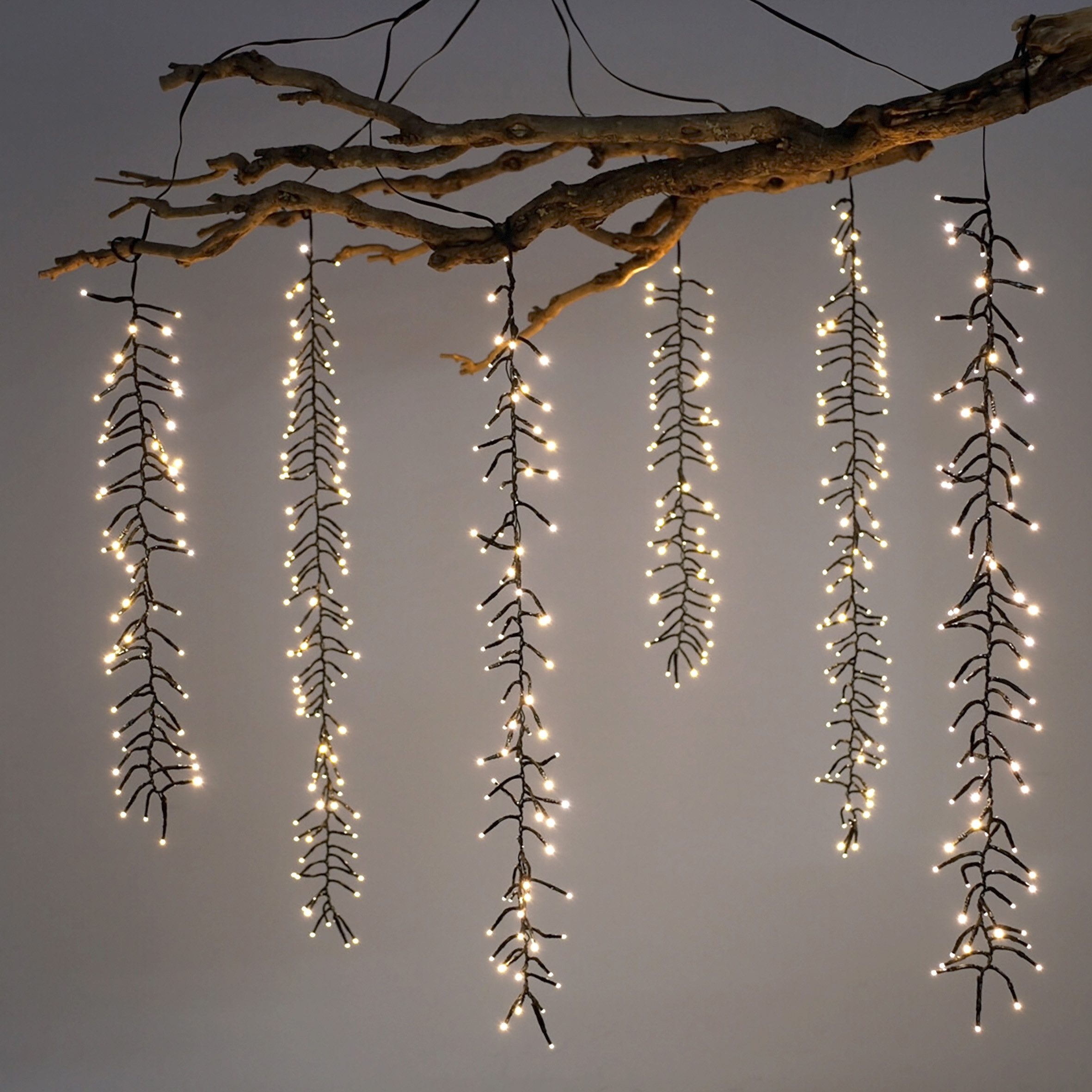 Spetebo Lichterkette Kaskaden Büschel Lichterkette warm weiß mit 6 Strängen - 480 LED, Lichtervorhang mit 8 Leuchtmodi für Außen mit Timer