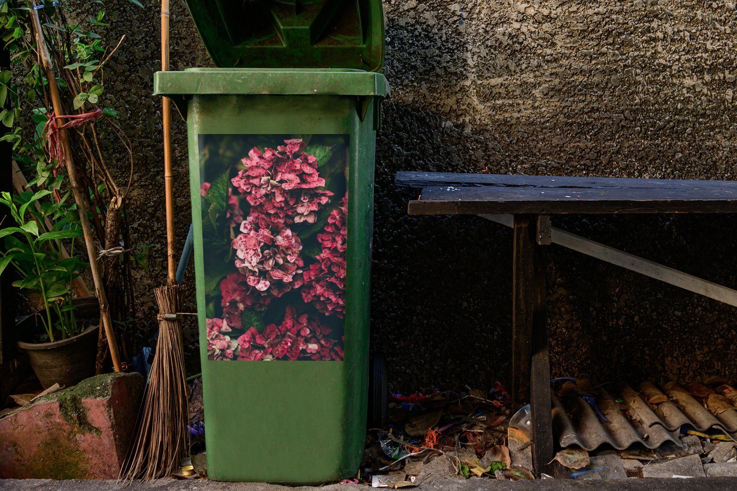 Blume Wandsticker Container, Sticker, (1 Hortensie MuchoWow Abfalbehälter Mülltonne, St), - Mülleimer-aufkleber, - Strauch