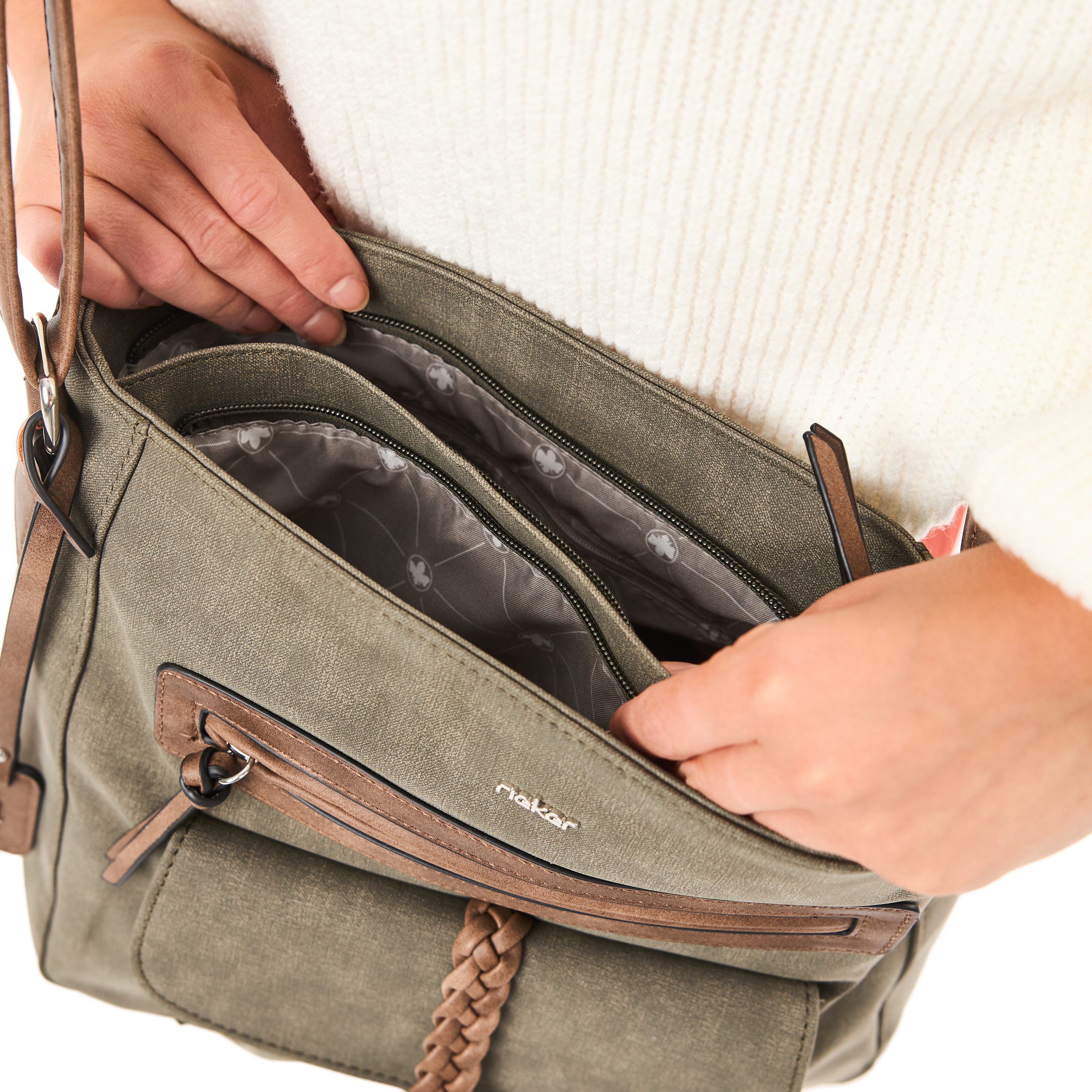 Rieker Umhängetasche Montenegro/Guana/Eagle, Damen Schultertasche, Handtasche mit Zierschnalle und Flechtband