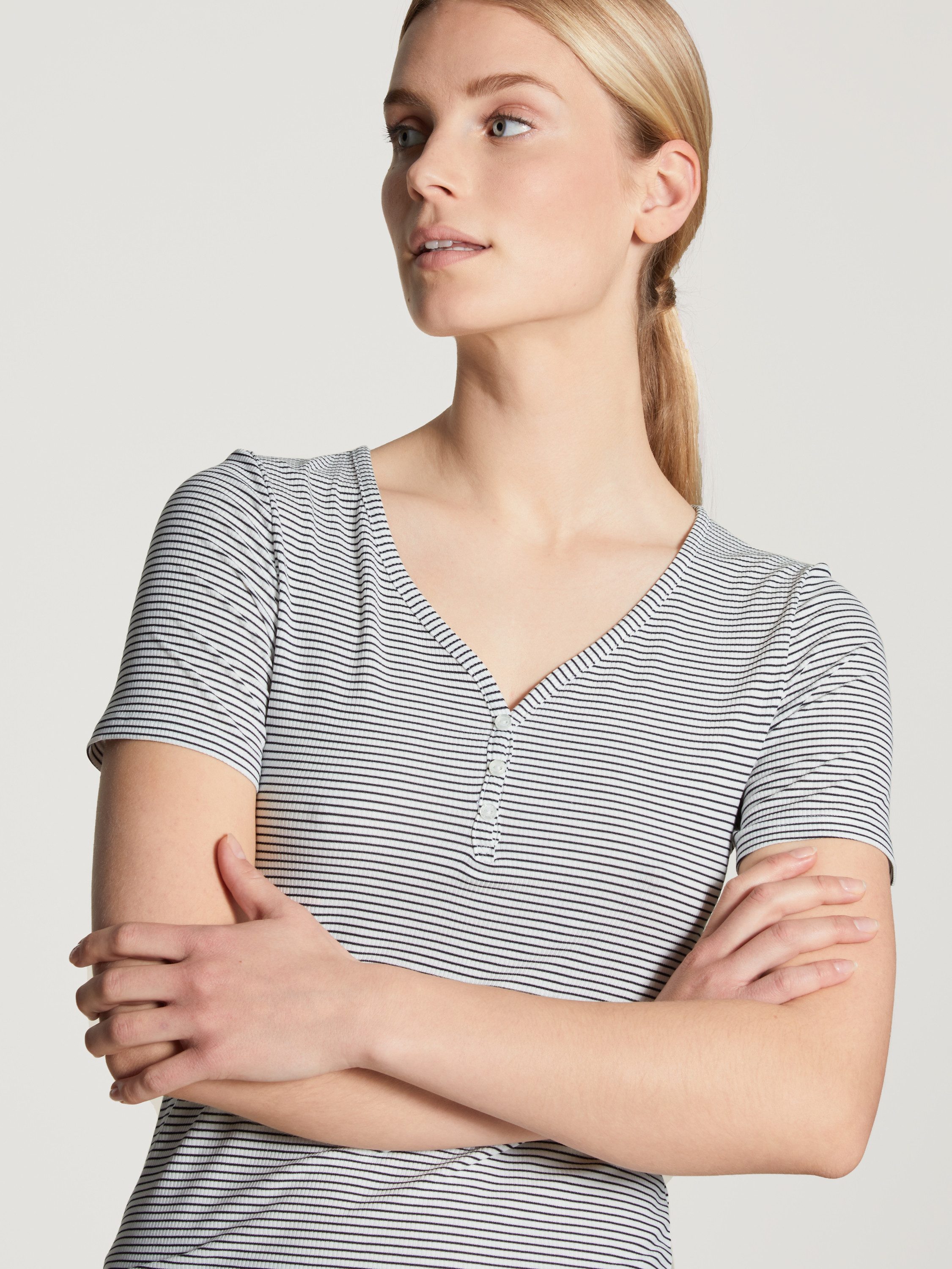 CALIDA Kurzarmshirt Favourites Damen (1-tlg) V-Ausschnitt, Feinripp, Knopfleiste, thermoregulierend, kühlend