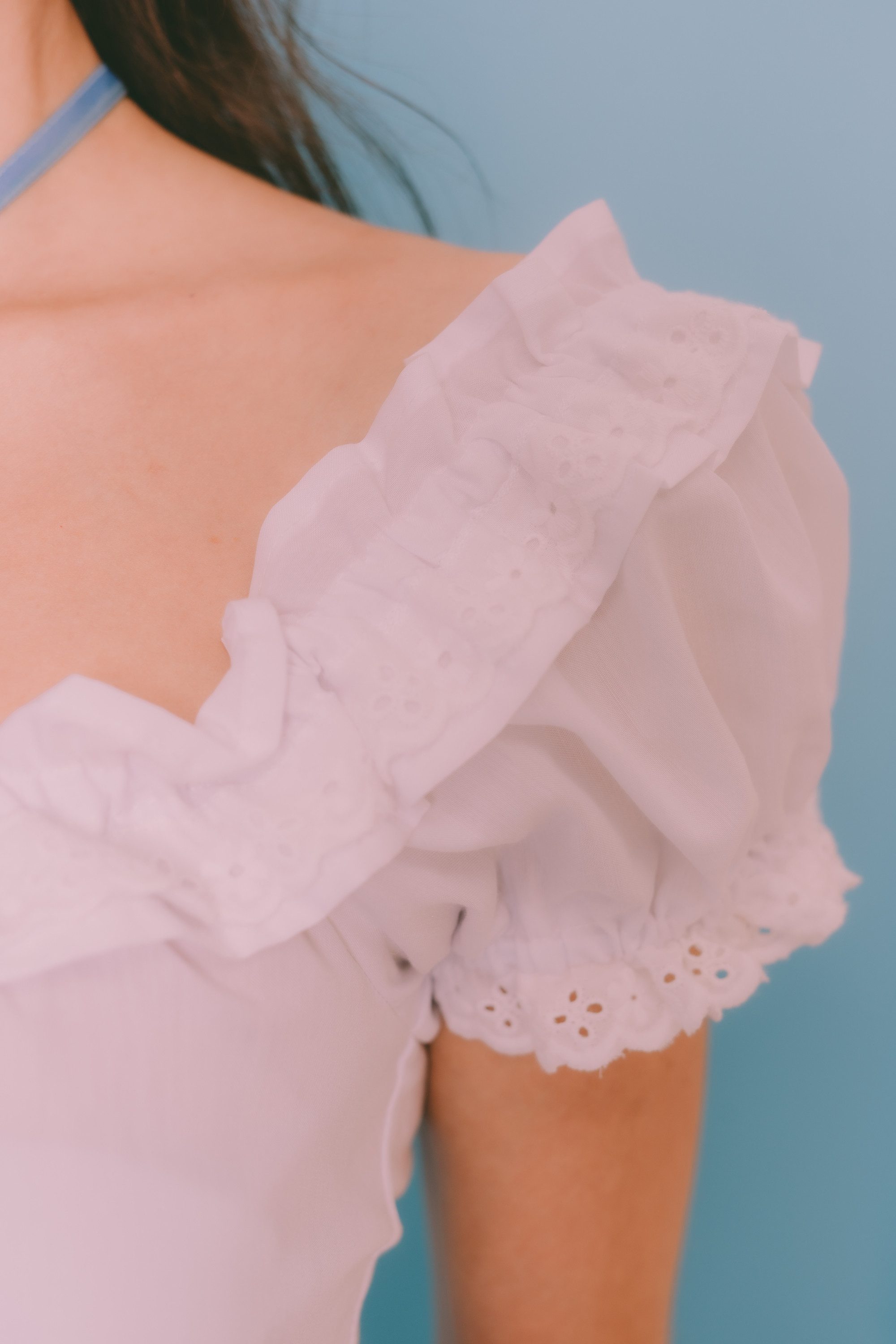 Ramona Lippert Trachtenbluse Bluse Laila weiß mit Knopfleiste Schnürung im Rückteil