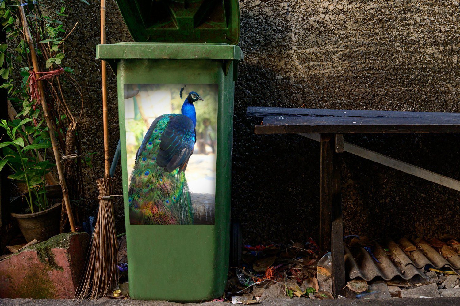 Mülltonne, Sticker, Abfalbehälter Pfau Mülleimer-aufkleber, Federn - - MuchoWow St), Container, (1 Wandsticker Tiere