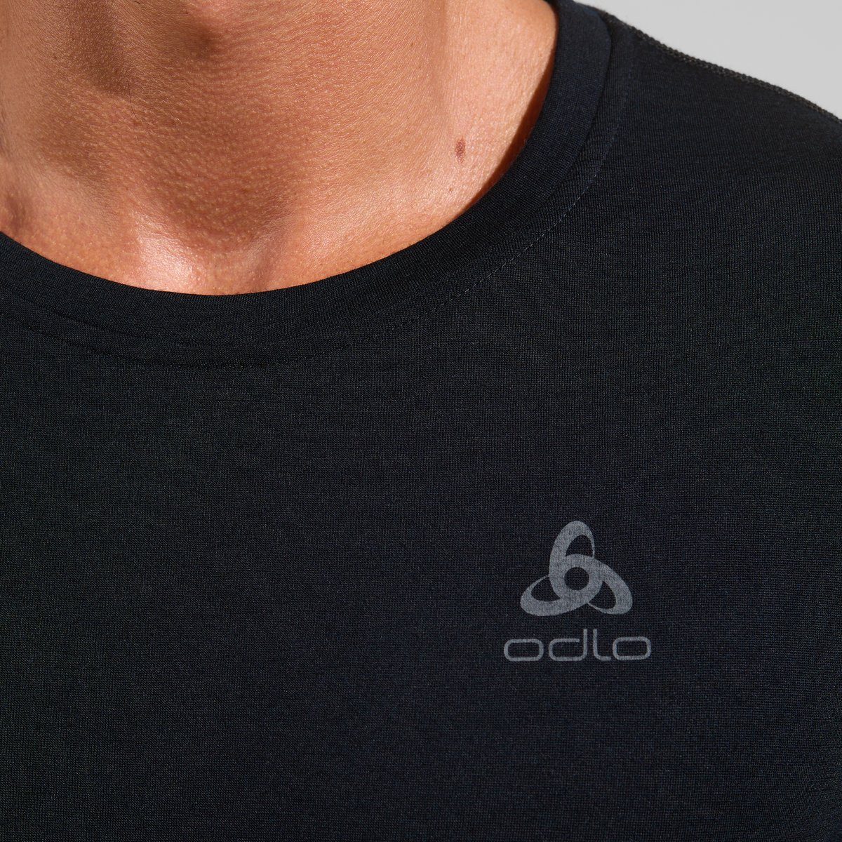 Odlo Funktionsshirt BL TOP crew neck l/s-MERINO 200 atmungsaktives Funktionsshirt, aus Wolle, schnell trocknendes Material