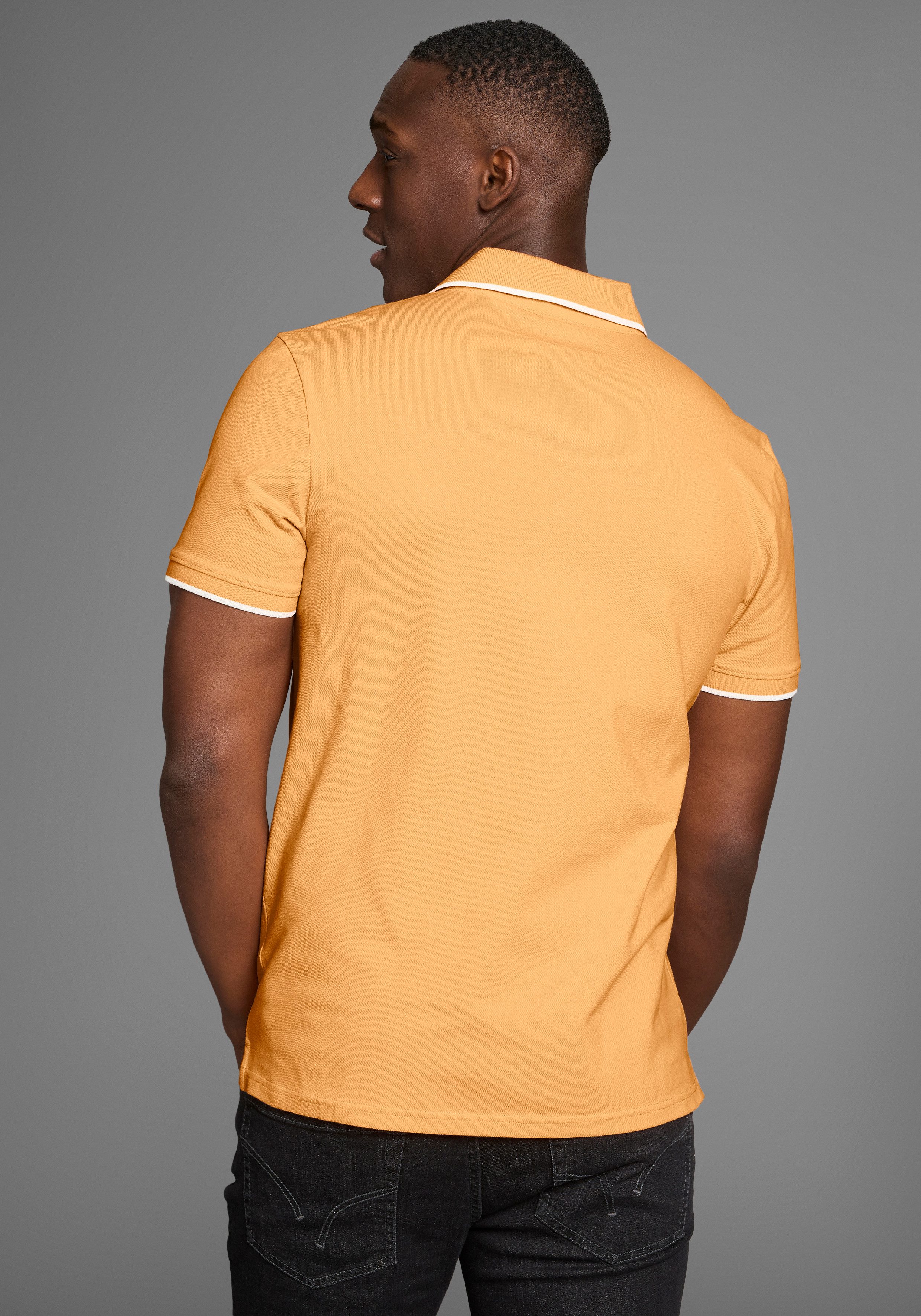 DELMAO Poloshirt mit sportlichen Kontraststreifen & gestreifter Knopfleiste günstig online kaufen
