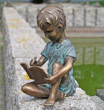 Bronzeskulpturen Skulptur Bronzefigur sitzender Junge mit Malbuch Wohndekoration