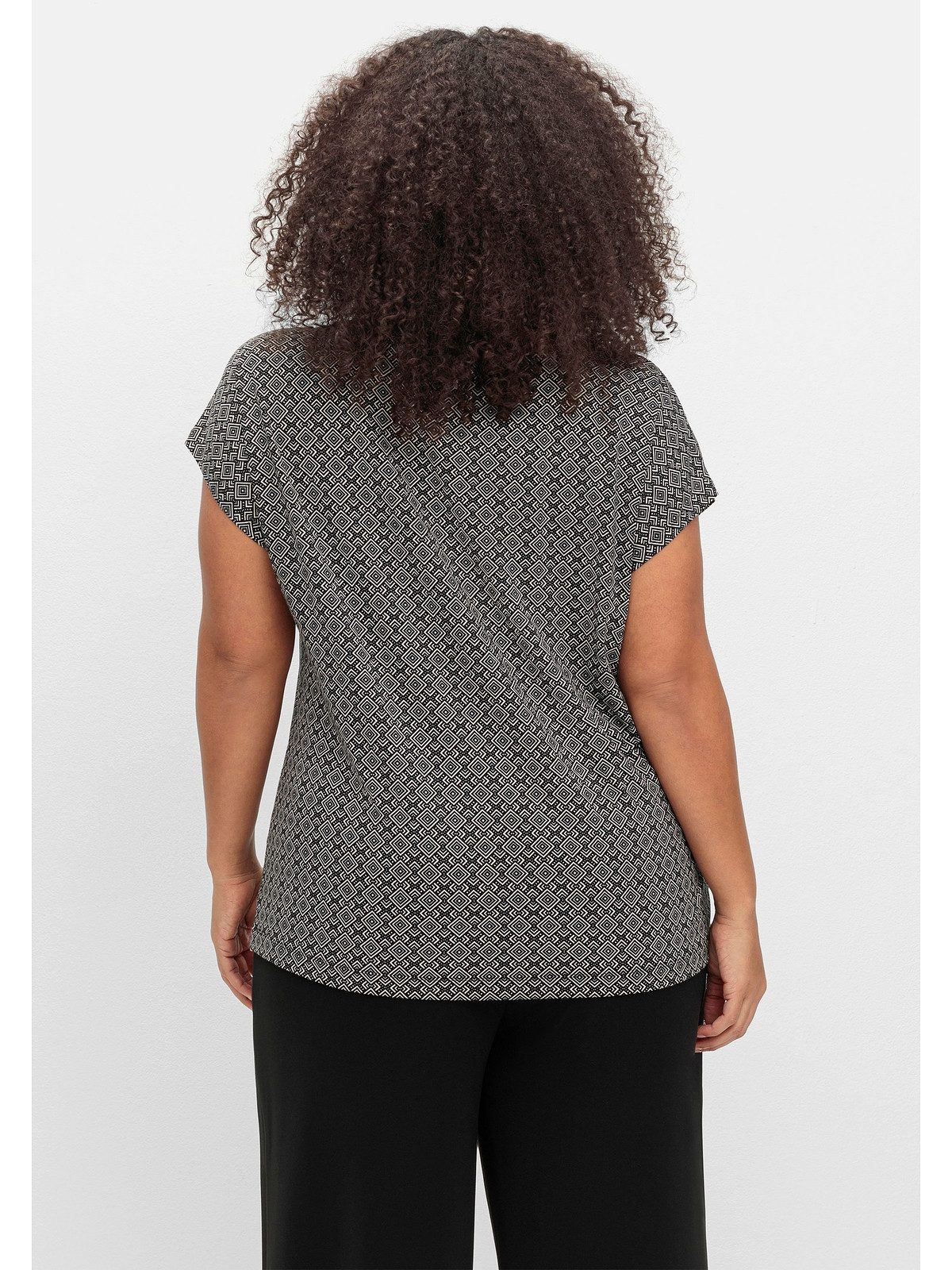 Sheego Rundhalsshirt Große Größen mit grafischem Minimalprint