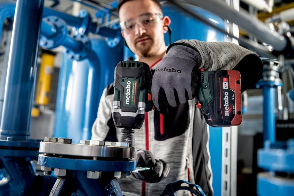 metabo Akku-Schlagschrauber SSW 18 LTX 800 BL, 800 Nm, Ohne Akku in metaBox  145 L, Integriertes Arbeitslicht zur Ausleuchtung der Arbeitsstelle