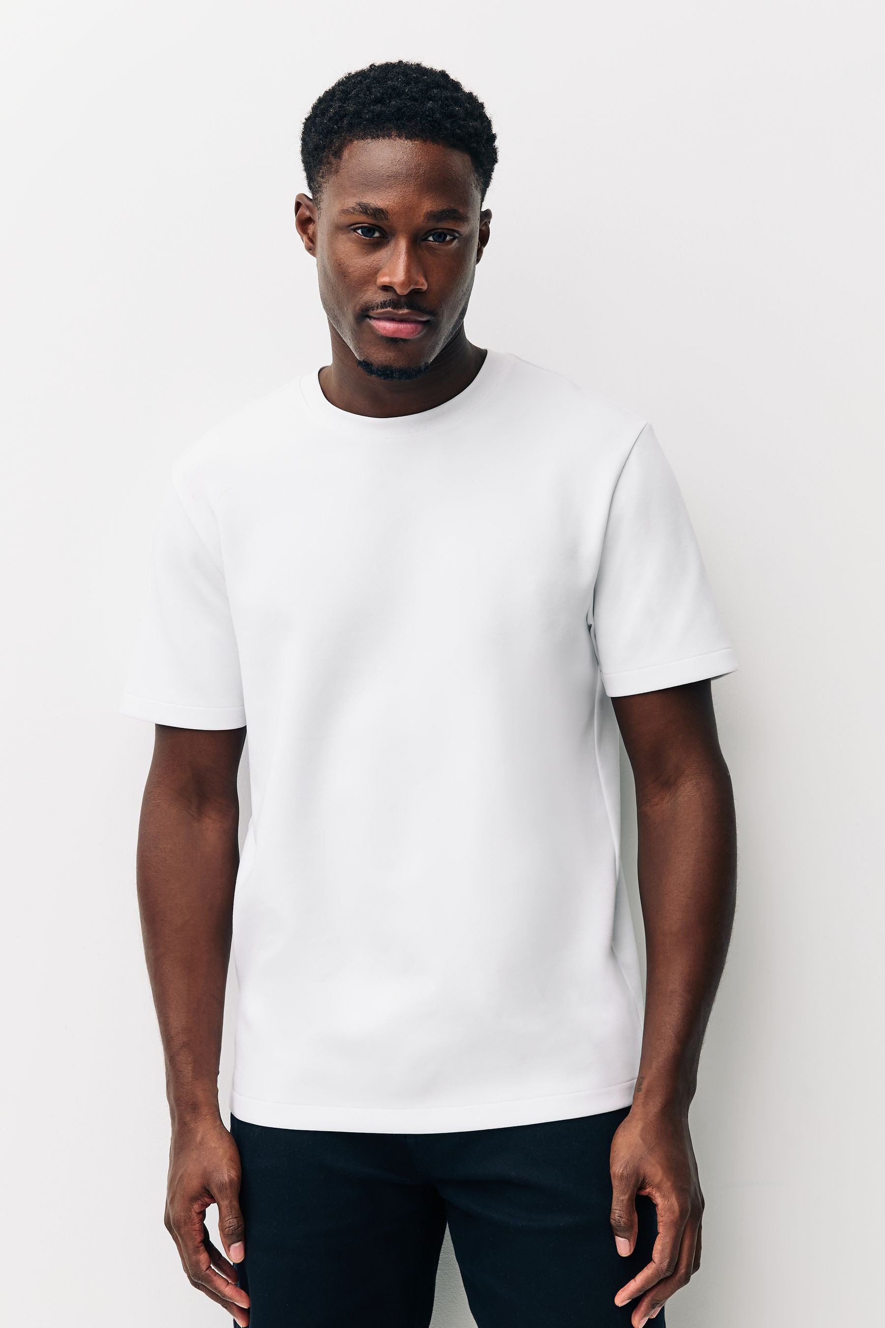 Next T-Shirt Weiches Regular Fit Motionflex T-Shirt (1-tlg) – Bild 5 von 5