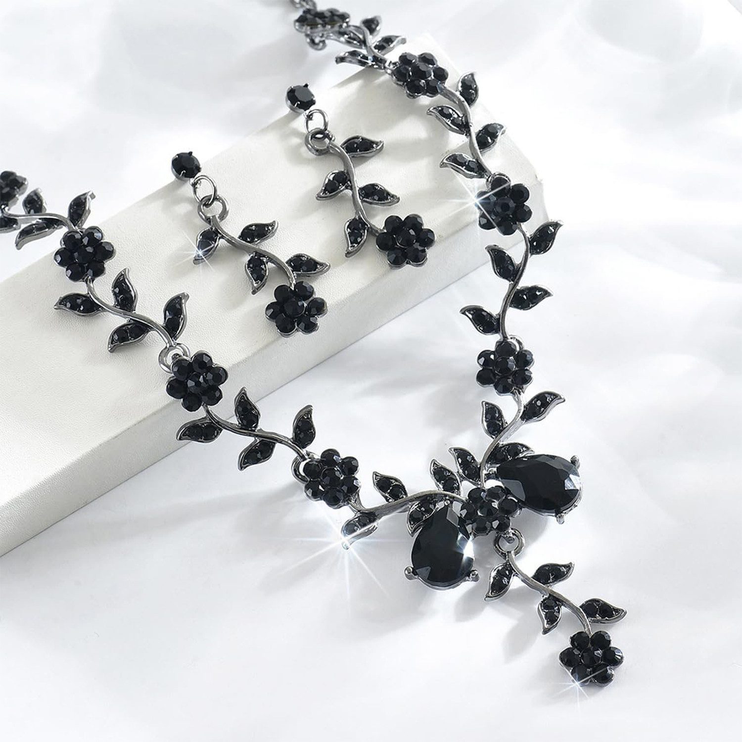 MOPUEA Ohrring und Ketten Set Schmuckset Ohrringe und Strass-Halskette Hochzeitsschmuck-Set (Set, 3-tlg., Ideal für Hochzeiten Partys und als stilvolles Geschenk), Verstellbare Halskette mit leichten Ohrringen für Komfort