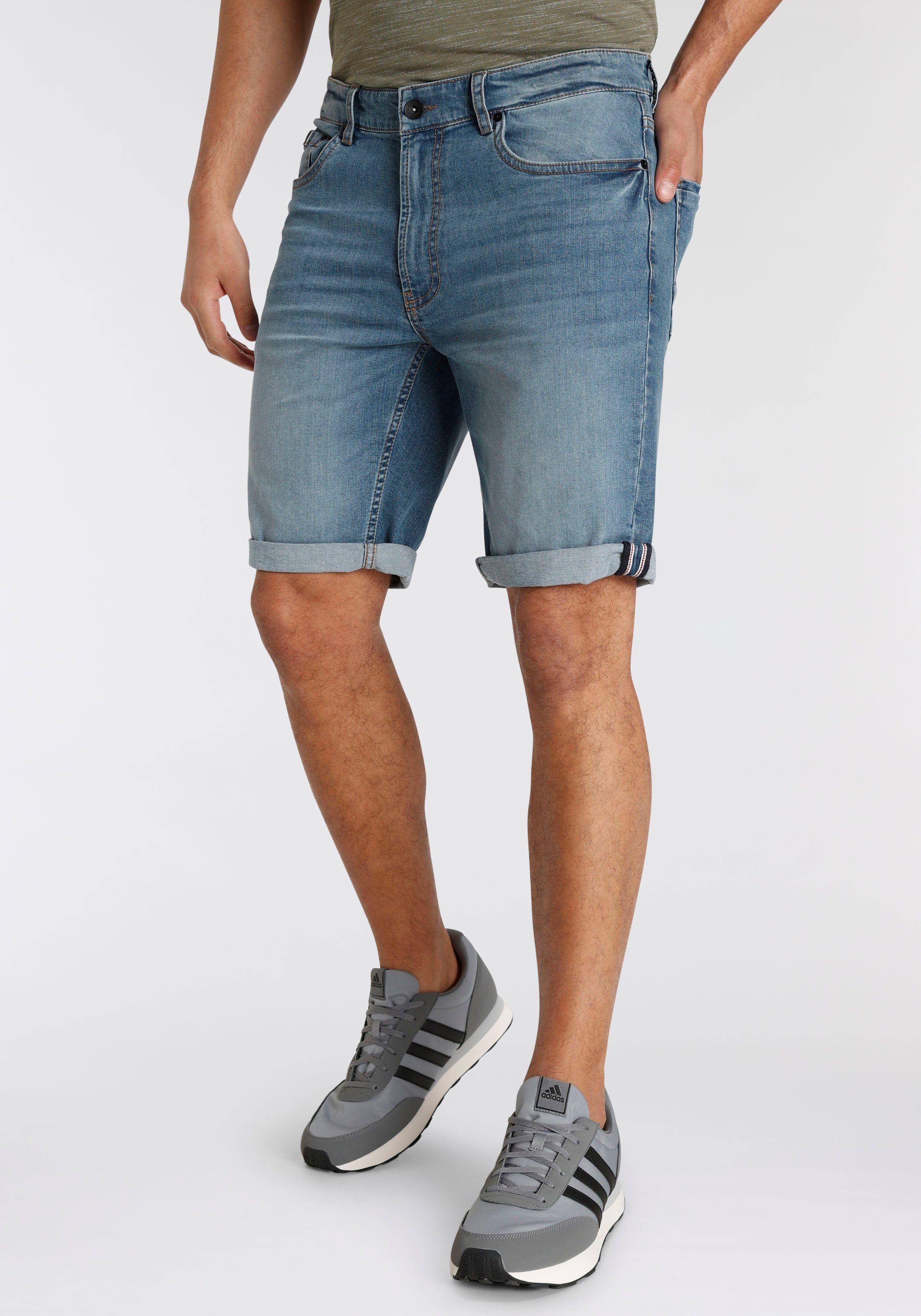 Jeansshorts Produktion H.I.S durch wassersparende light DEYO blue OZON WASH