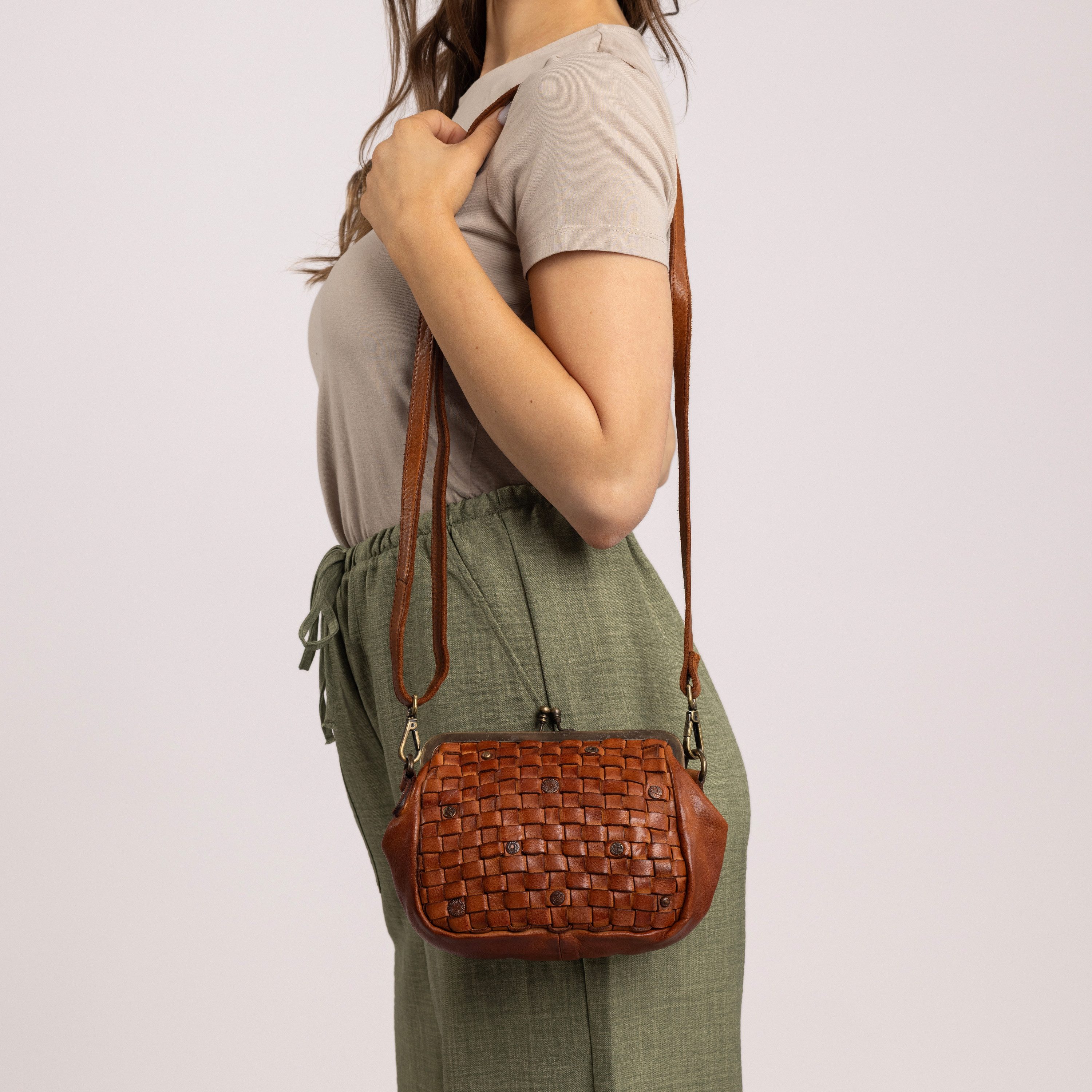 Gusti Leder Handtasche Gusti Leder Handtasche Britney (1-tlg)