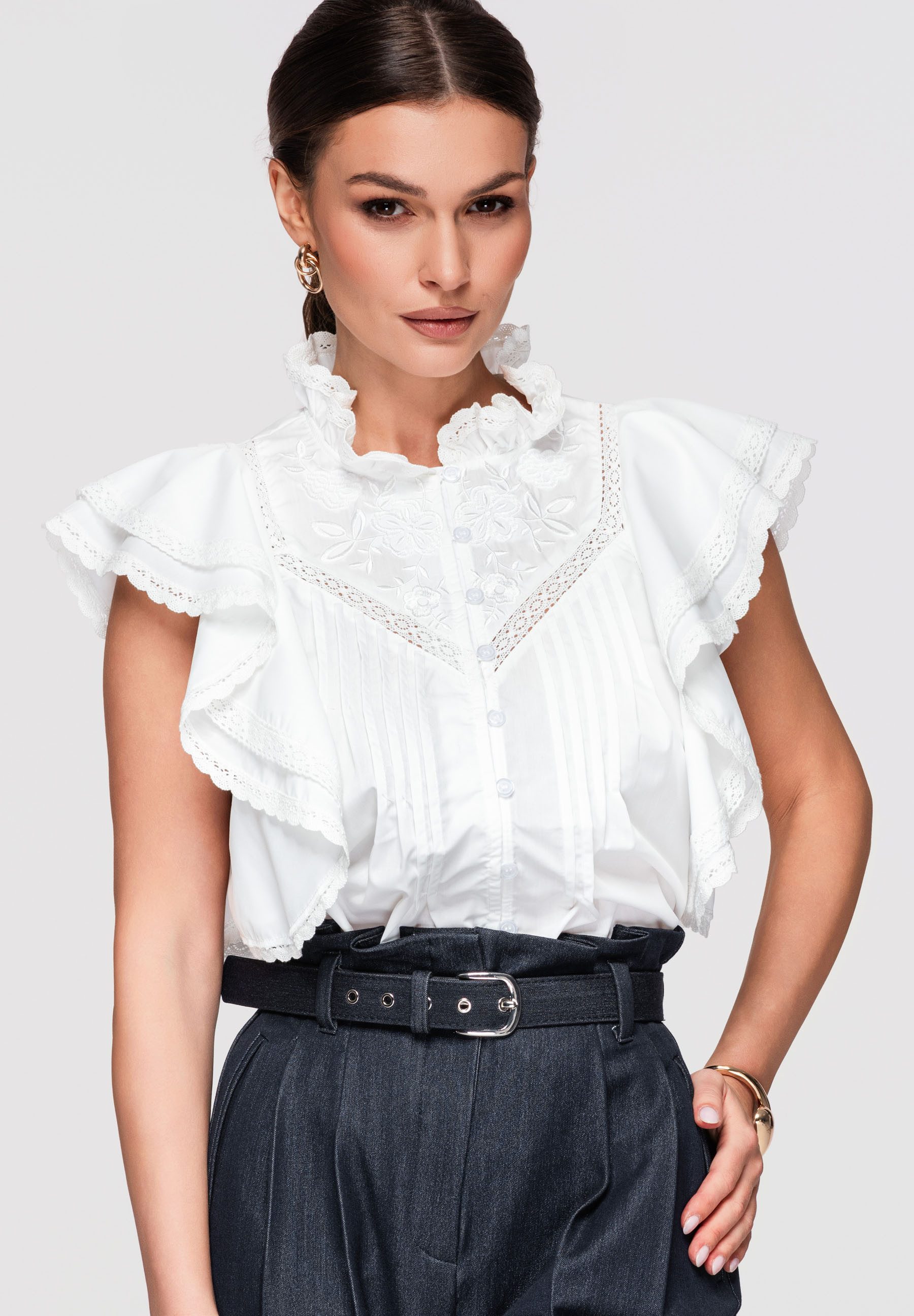 OMBRE Blusentop Damen Blusentop mit Stehkragen im Vintage-Stil Weiß M/L (kein Set, 1-tlg) Haftverzierung, Ażurowe wstawki
