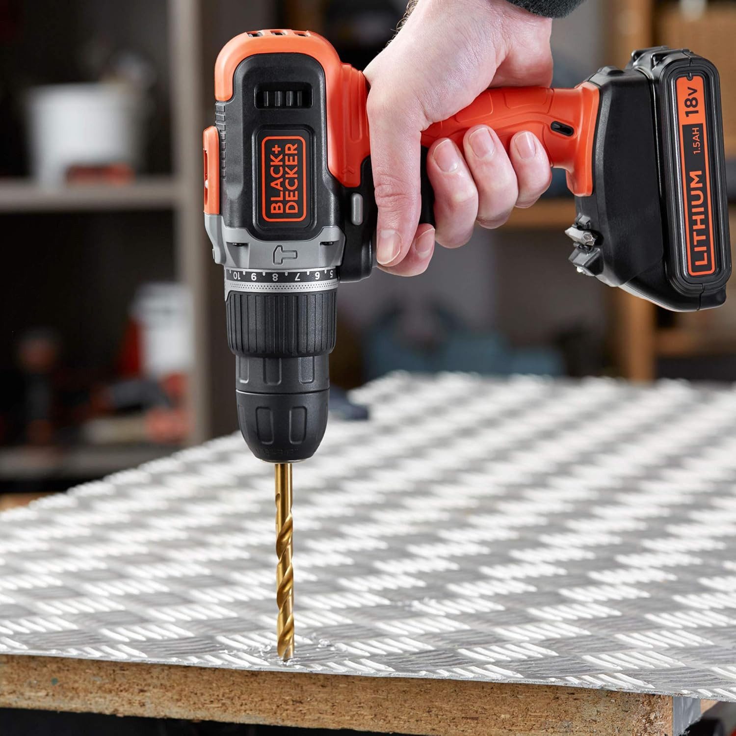 Black + Decker Akku-Bohrhammer 18 V Akku-2-Gang-Bohrhammer mit zwei 1,5-Ah-Akkus, (1-tlg)