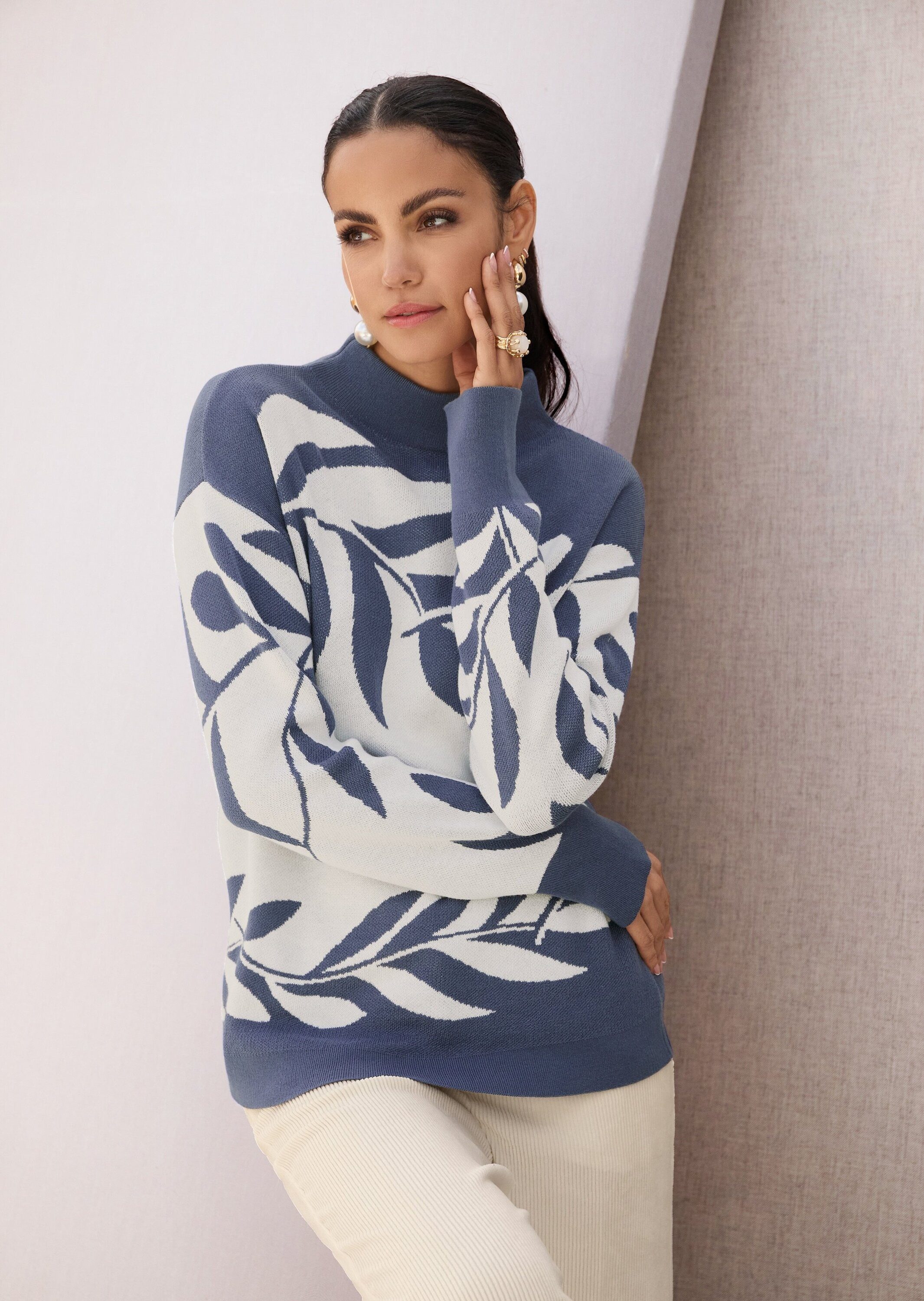 Strickpullover Moderner Winterpullover mit floralem Strickmuster