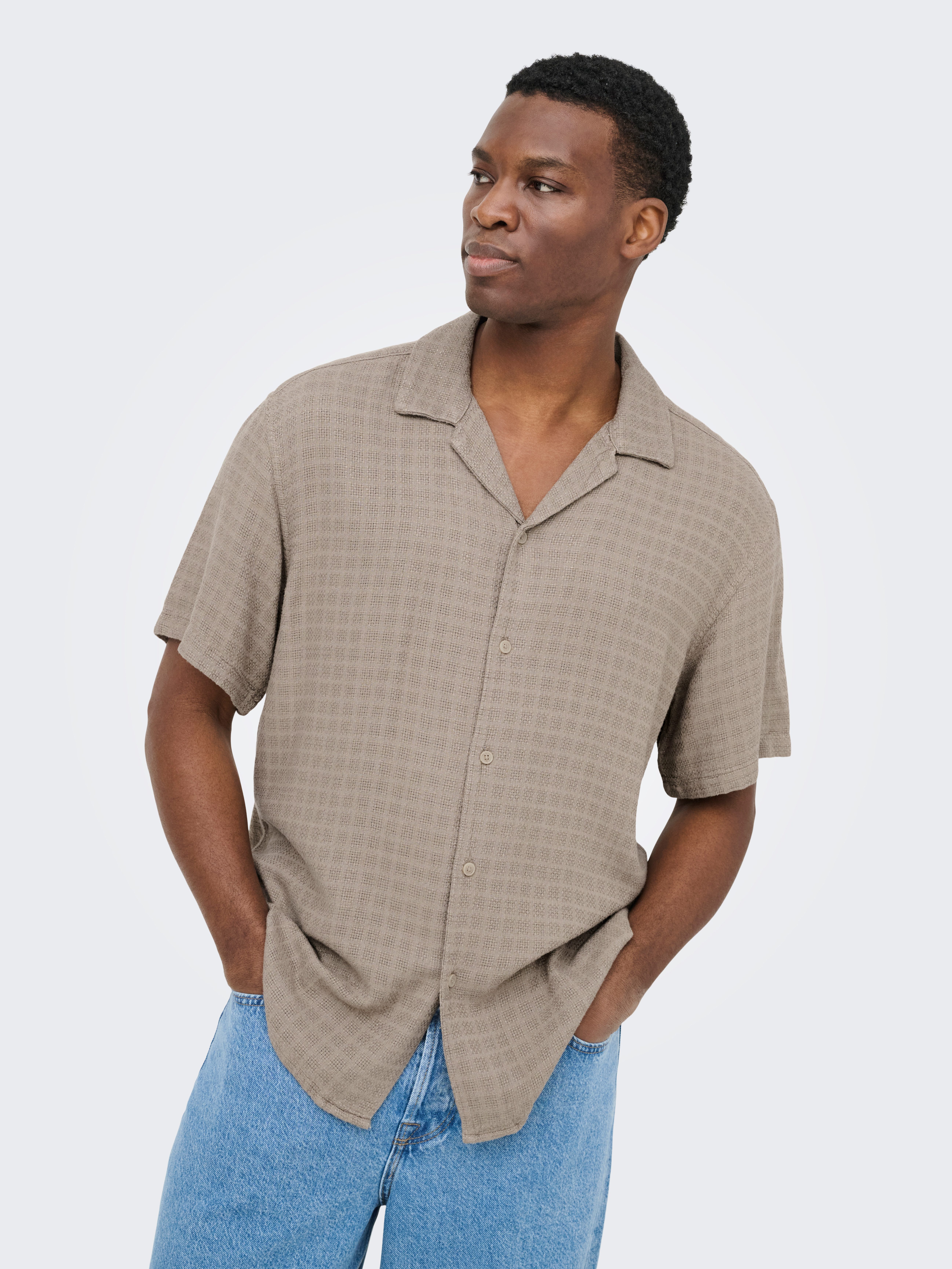 ONLY & SONS Kurzarmhemd ONSLATHAM RLXSS RESORT LINEN STRUC 0257 Viskose mit Leinen, normal geschnitten