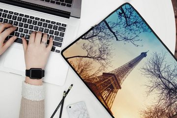 MuchoWow Laptop-Hülle Der Eiffelturm in Kombination mit kahlen Herbstzweigen und einer tief 17 Zoll, Laptopsleeve, weiches Innenfutter zum Schutz Kratzern, Laptoptasche