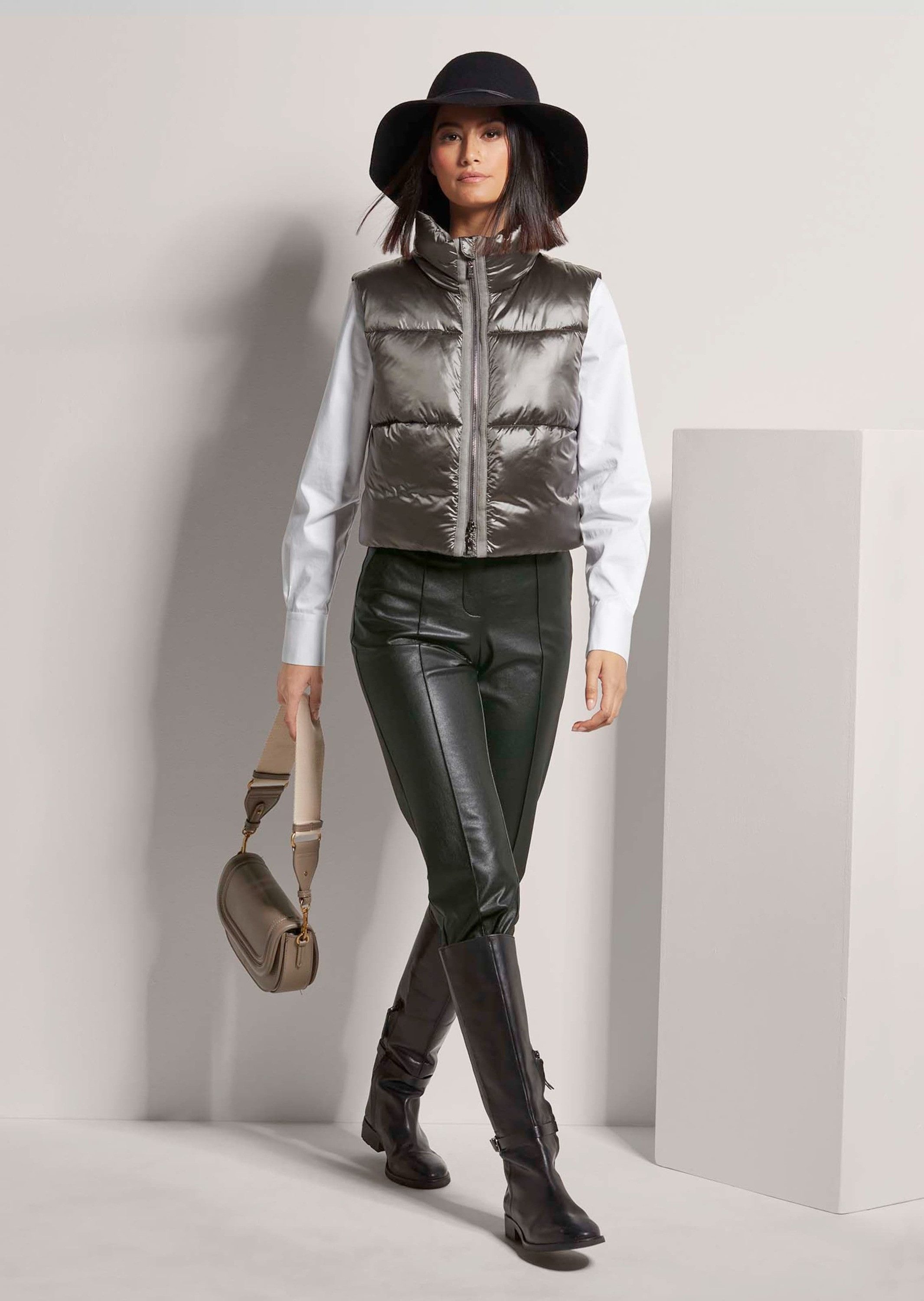 MADELEINE Kurzweste Sommerweste mit Glanz-Finish Metallischer Schimmer, hoher Kragen, ärmellos