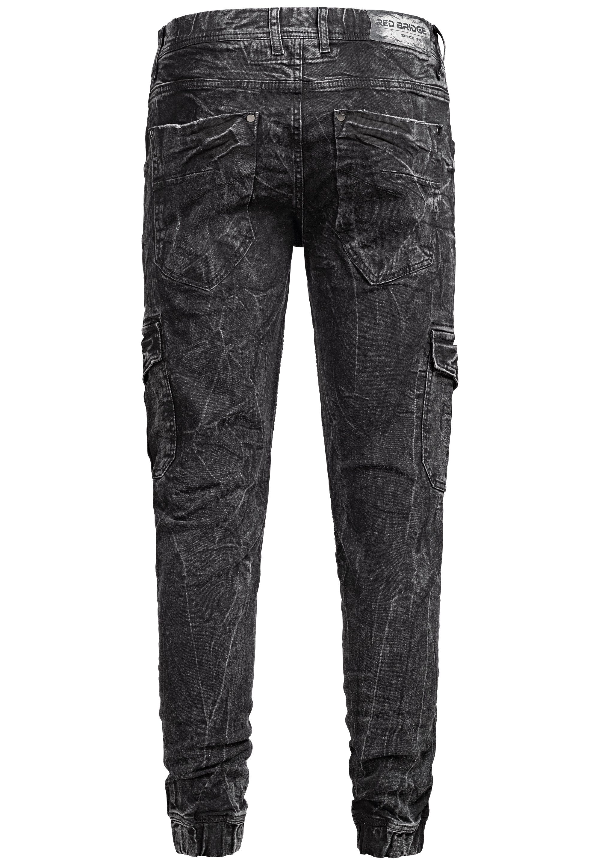 RedBridge Cargojeans im Jogger Style mit Waschung und Taschen