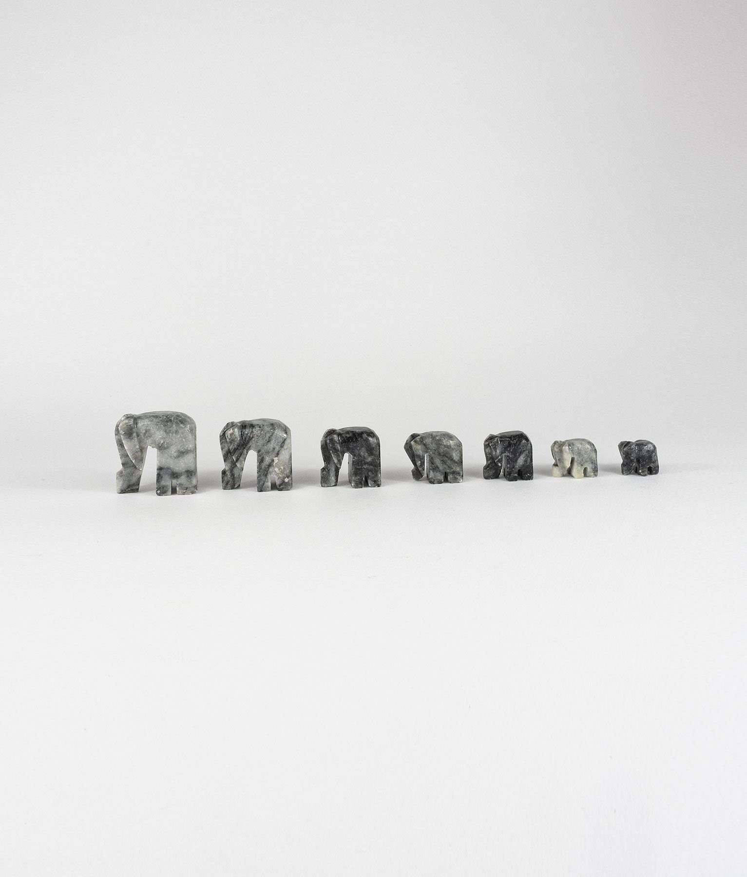 D'arte Stone Dekofigur ASALI handgemachte Marmor Elefantenfiguren (7er Set) grau
