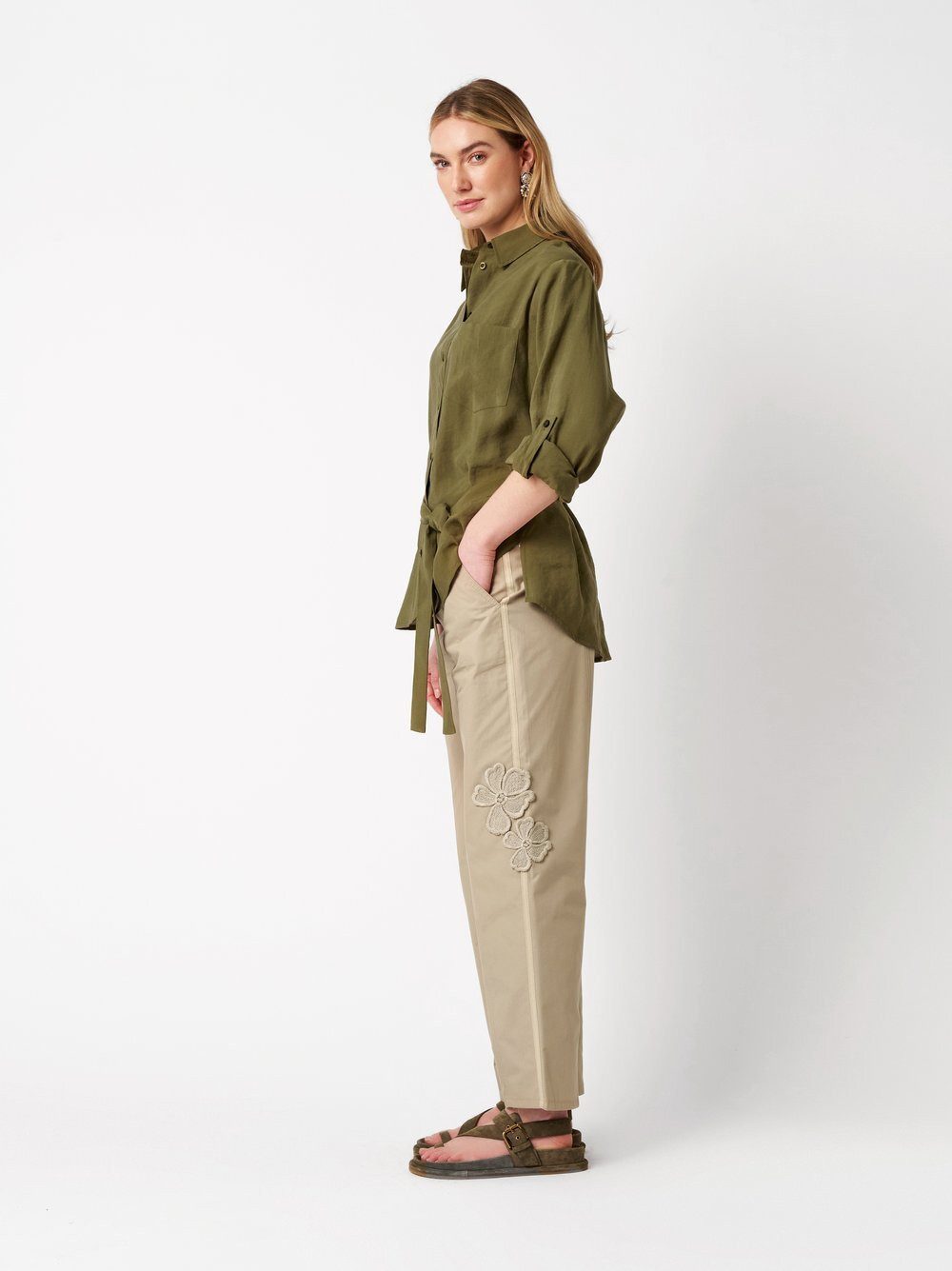 TONI Cargohose Elli Barrel mit Blüten-Patches