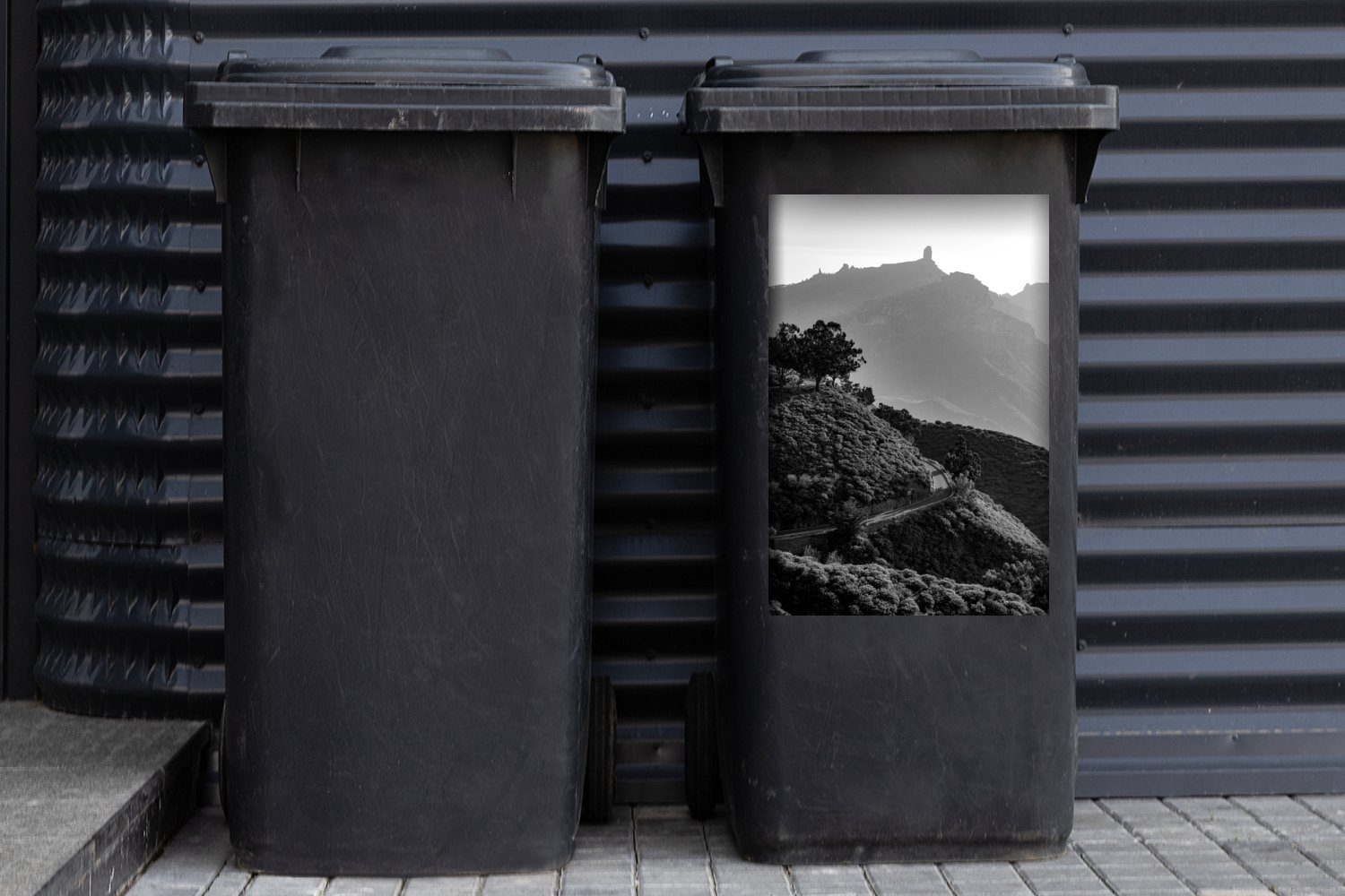 Roque Wandsticker MuchoWow Eine Sticker, - Abfalbehälter Container, Mülleimer-aufkleber, Nublo Straße Mülltonne, St), nach Gran (1 auf Canaria schwarz-weiß