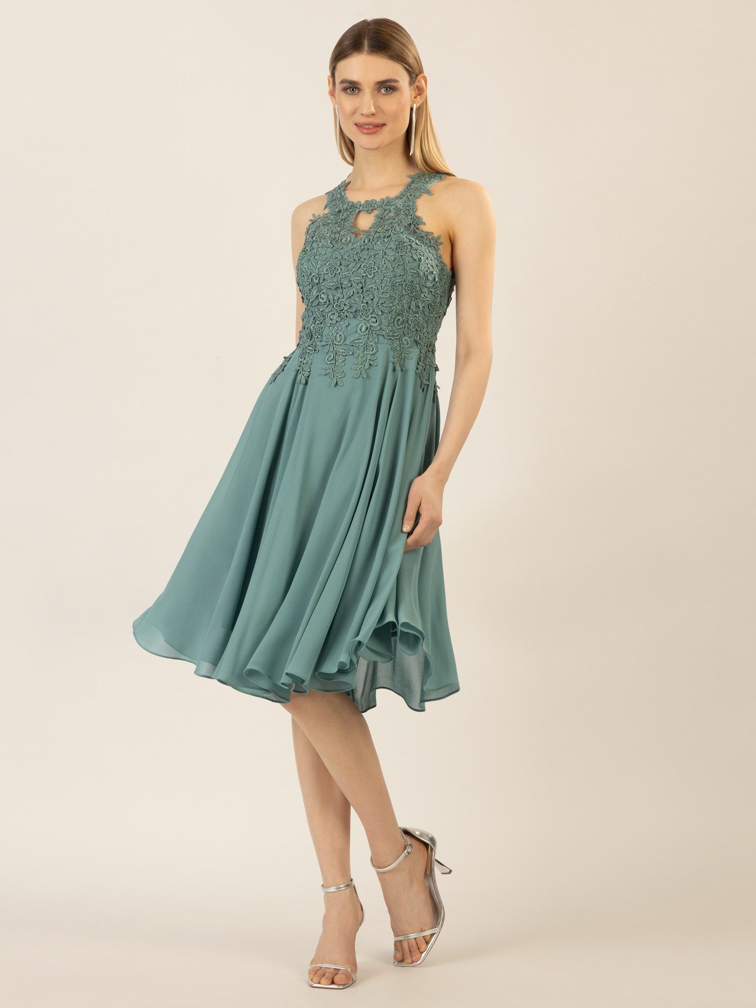 Apart Cocktailkleid aus einer Plastischen Spitze und Chiffon günstig online kaufen