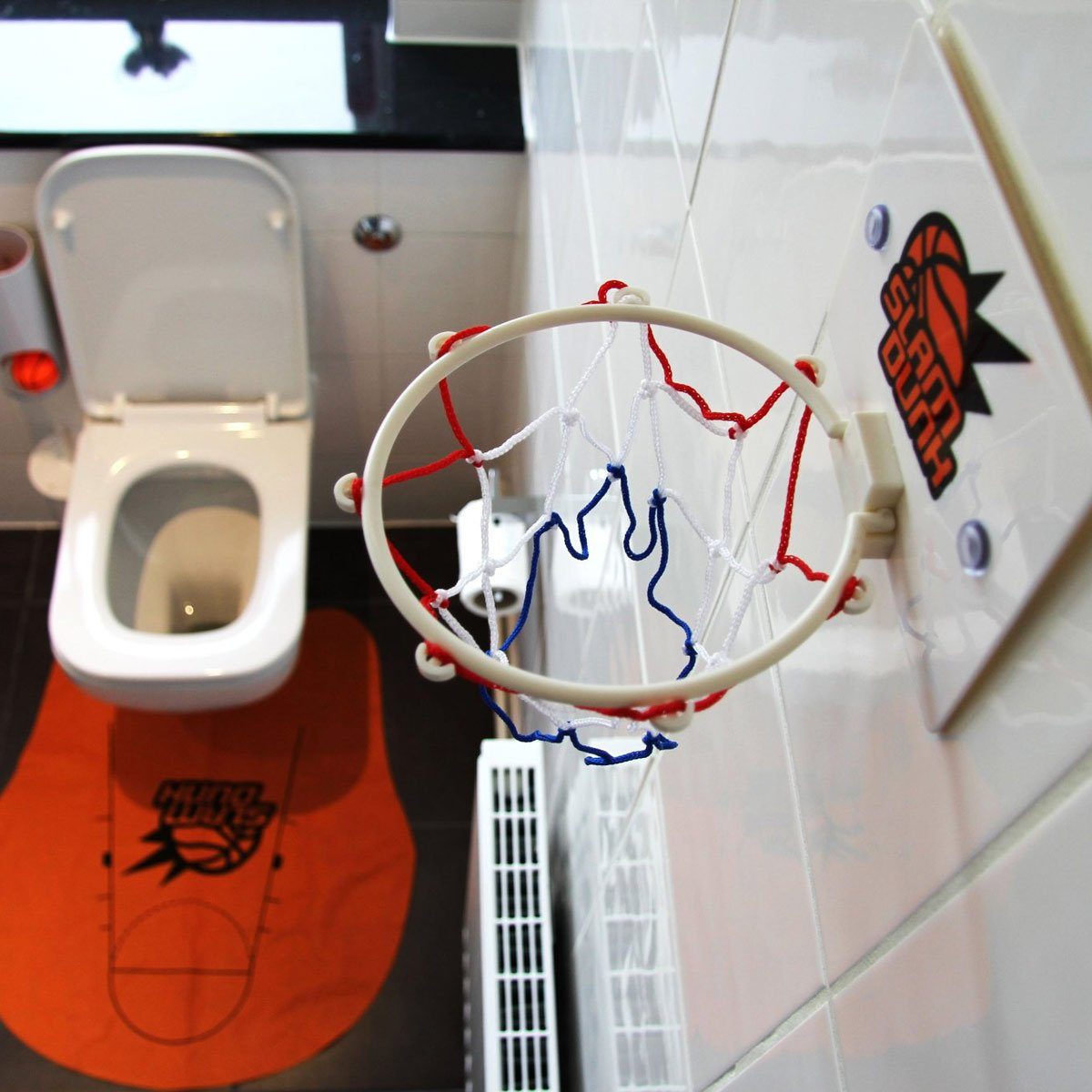 Goods+Gadgets Spielball Mini WC Basketball Set – Badezimmer Basketballkorb mit Saugnäpfen (Basketballkorb & Bälle), für Klo & WC und Badezimmer