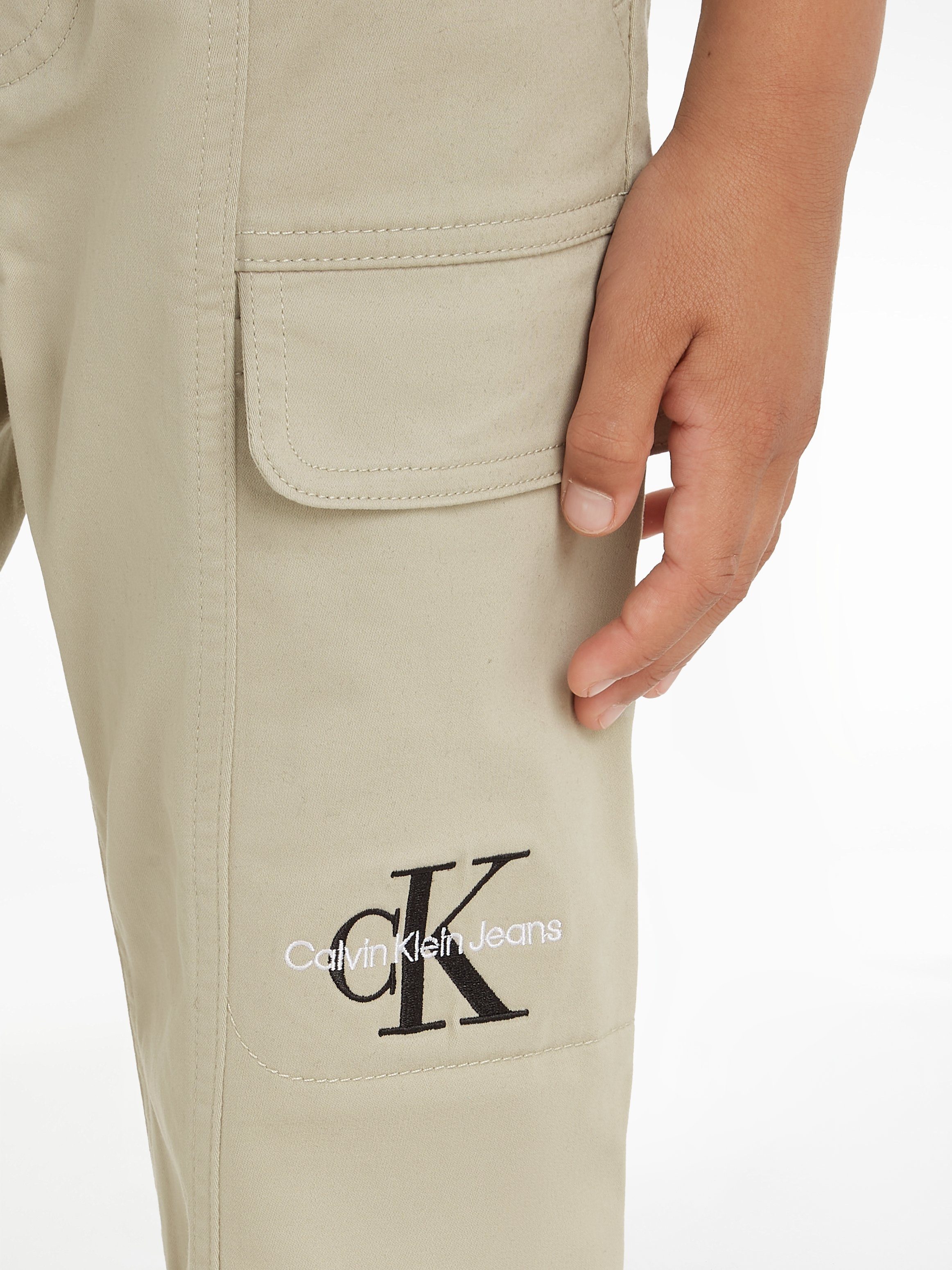 Calvin Klein Jeans Logoprägung Taupe CARGO mit Cargohose Plaza SATEEN PANTS