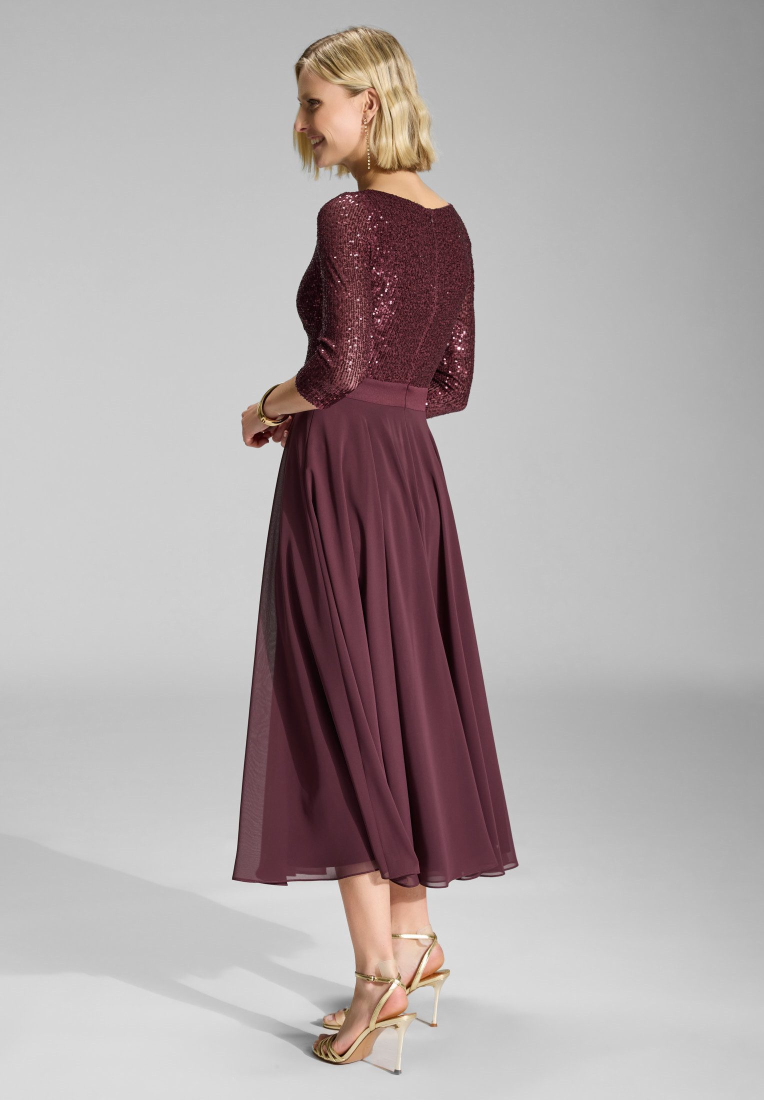 SWING Cocktailkleid Taillierte Passform mit ausgestelltem günstig online kaufen