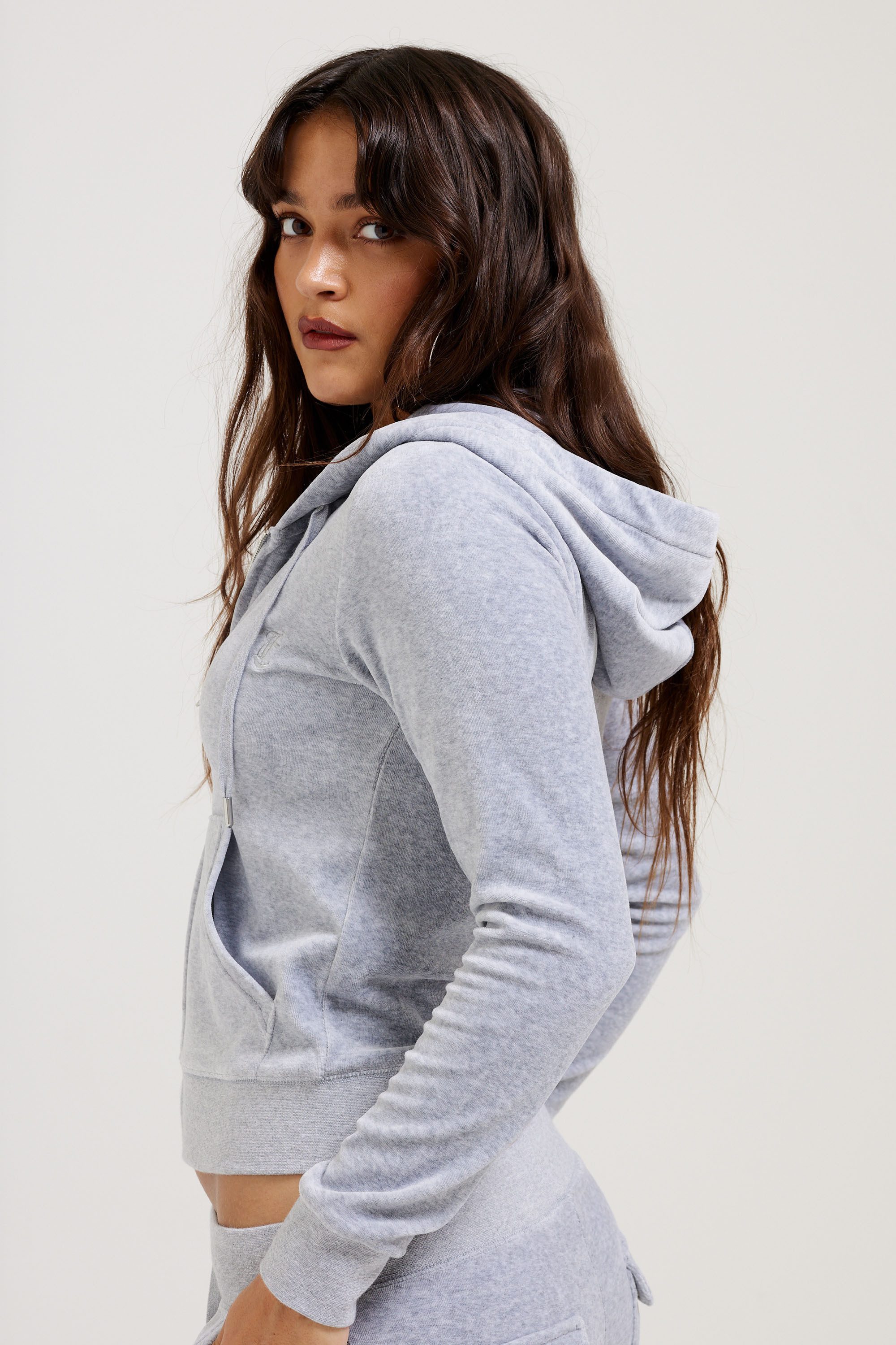 Juicy Couture Kapuzennickijacke ROBERTSON HOODIE . Damen Trainingsjacke Damen, Sweatjacke mit Kapuze, Velour, mit Glitzer, Sale