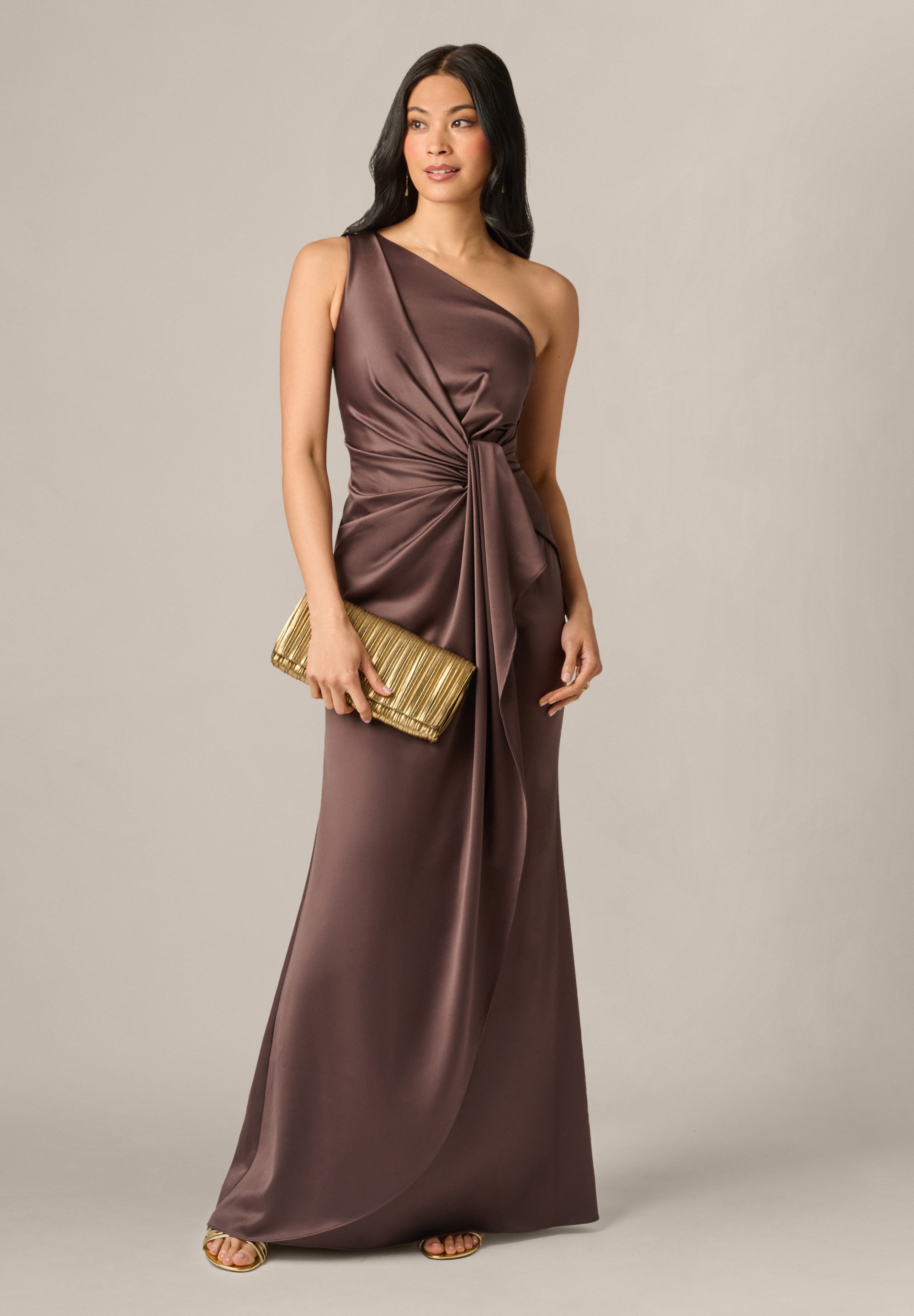 Adrianna Papell Abendkleid One Shoulder Satin Gown Schlankes und skulpturales Ein-Schulter-Satin-Kleid