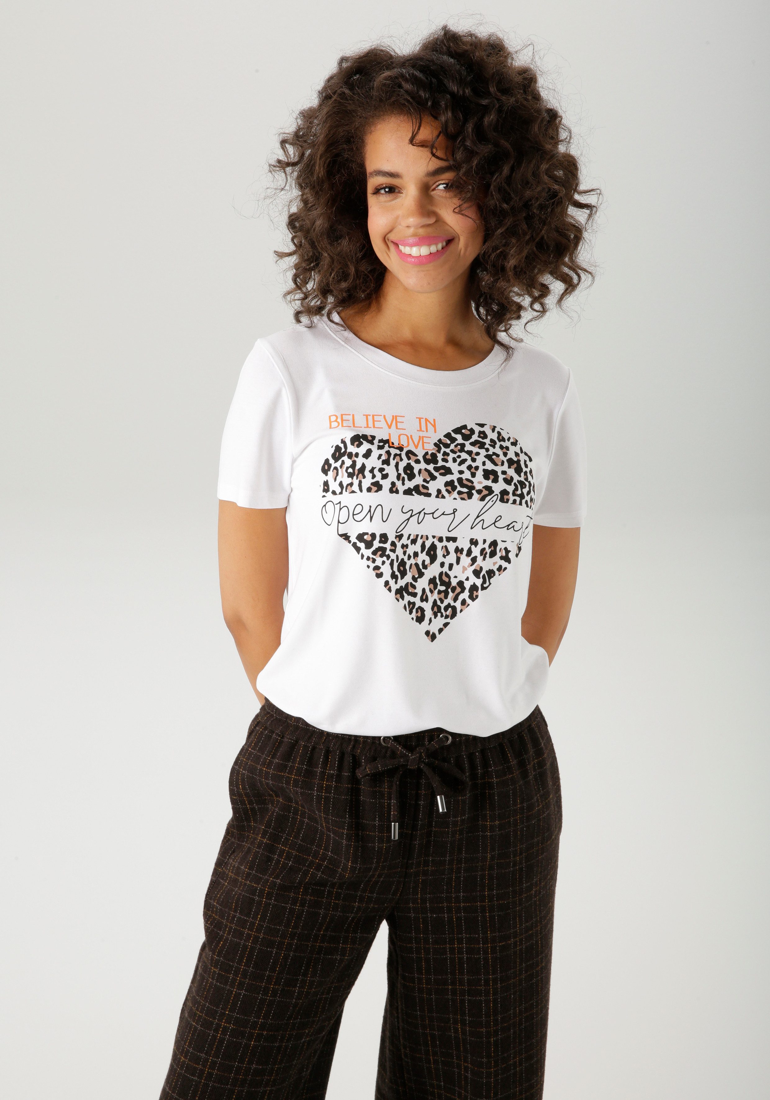 Aniston CASUAL T-Shirt mit Herz, Leo-Druck und Statement-Schriftzügen günstig online kaufen