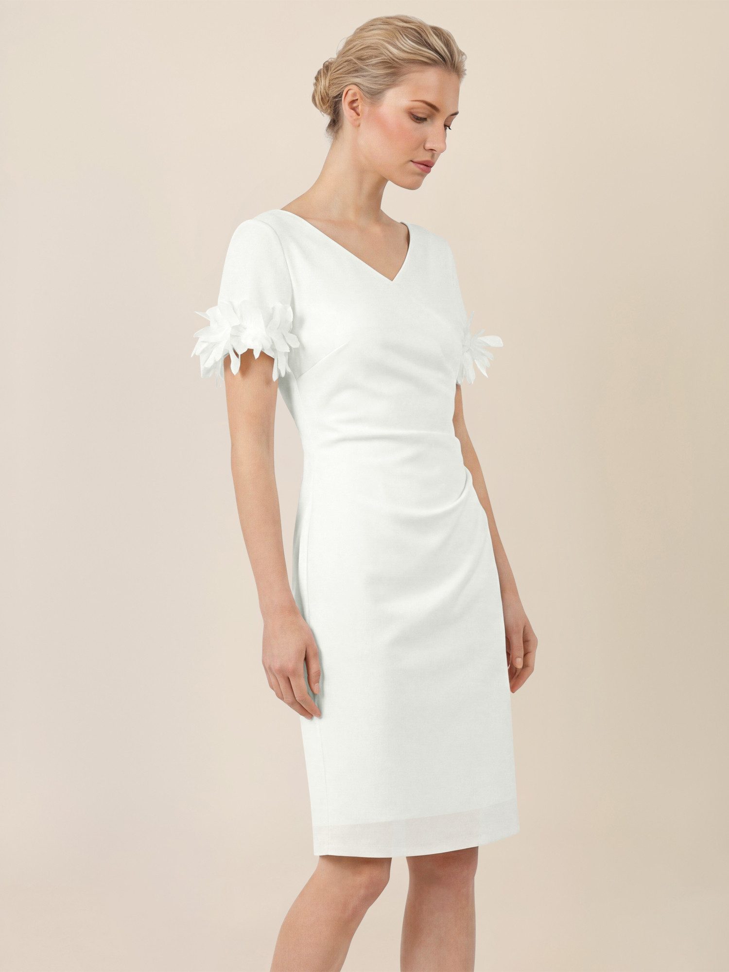 Apart Abendkleid mit floralen Ärmeldetails günstig online kaufen