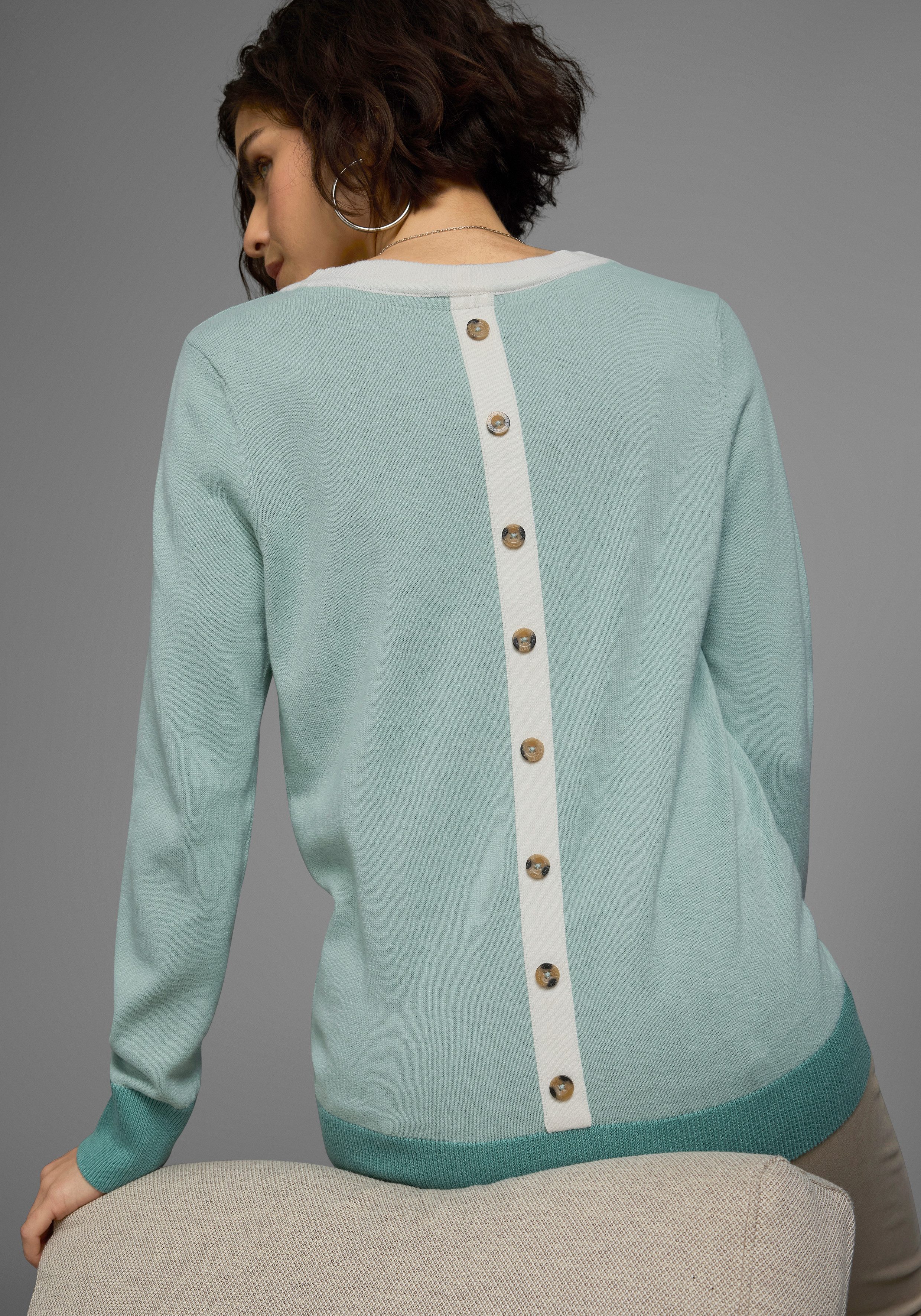 KangaROOS Rundhalspullover mit Knopfleiste hinten und Konstrast-Bündchen