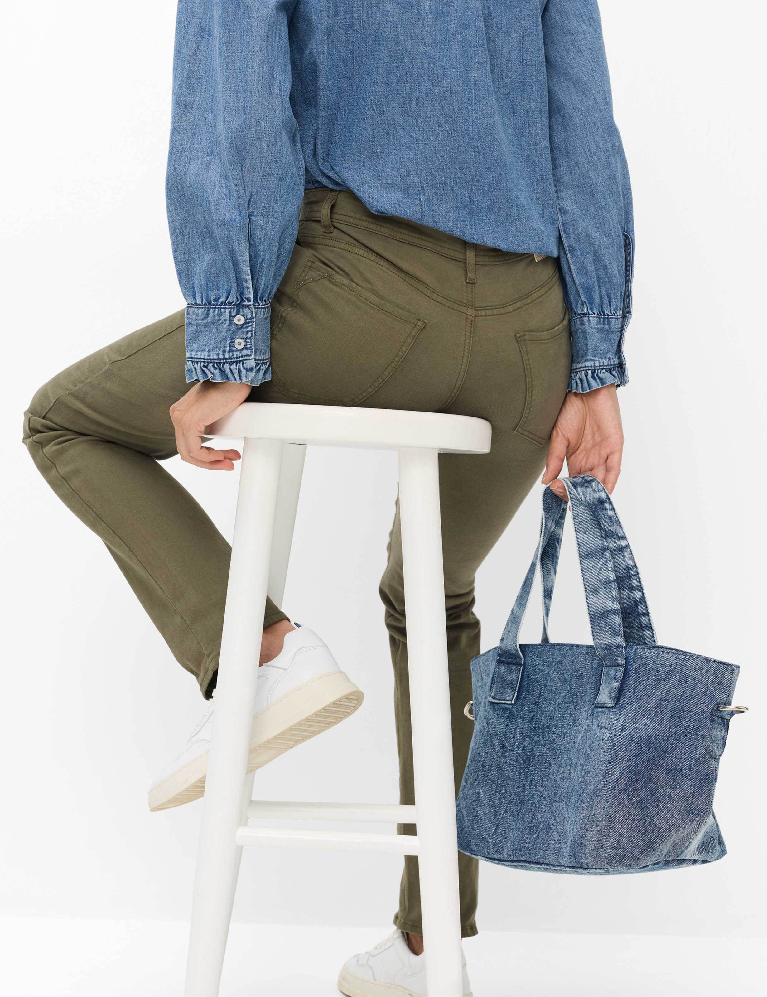 Brax 5-Pocket-Jeans Style CAROLA Denim: Five-Pocket im Feminine Fit – Bild 2 von 5
