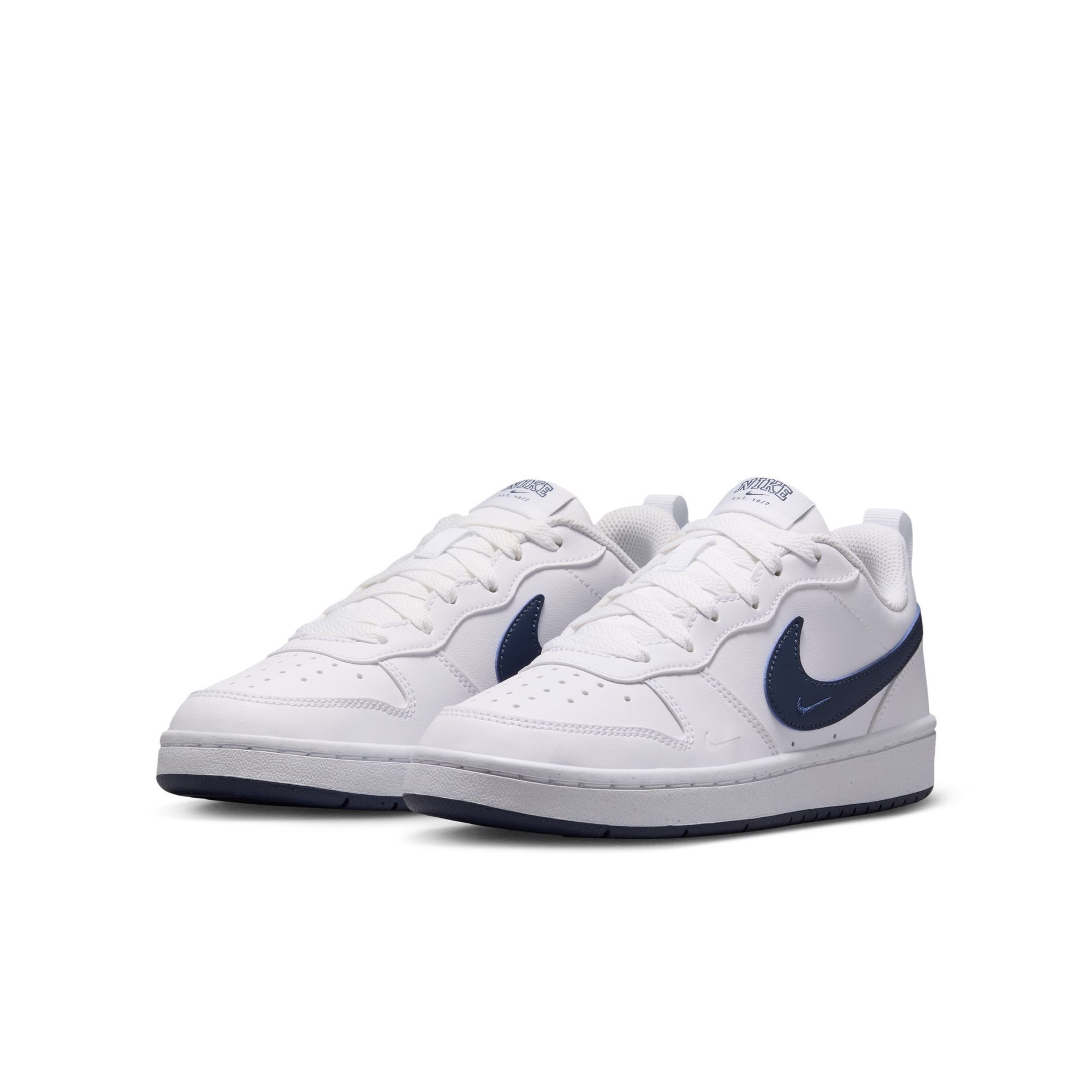 Nike Sportswear Court Borough Low (GS) Sneaker Design auf den Spuren des Air Force 1