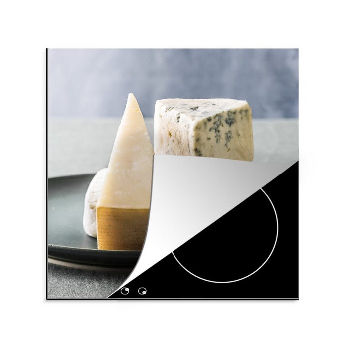 MuchoWow Herdblende-/Abdeckplatte Nahaufnahme Käse auf einem Teller Vinyl (1 tlg) Ceranfeldabdeckung Arbeitsplatte für küche