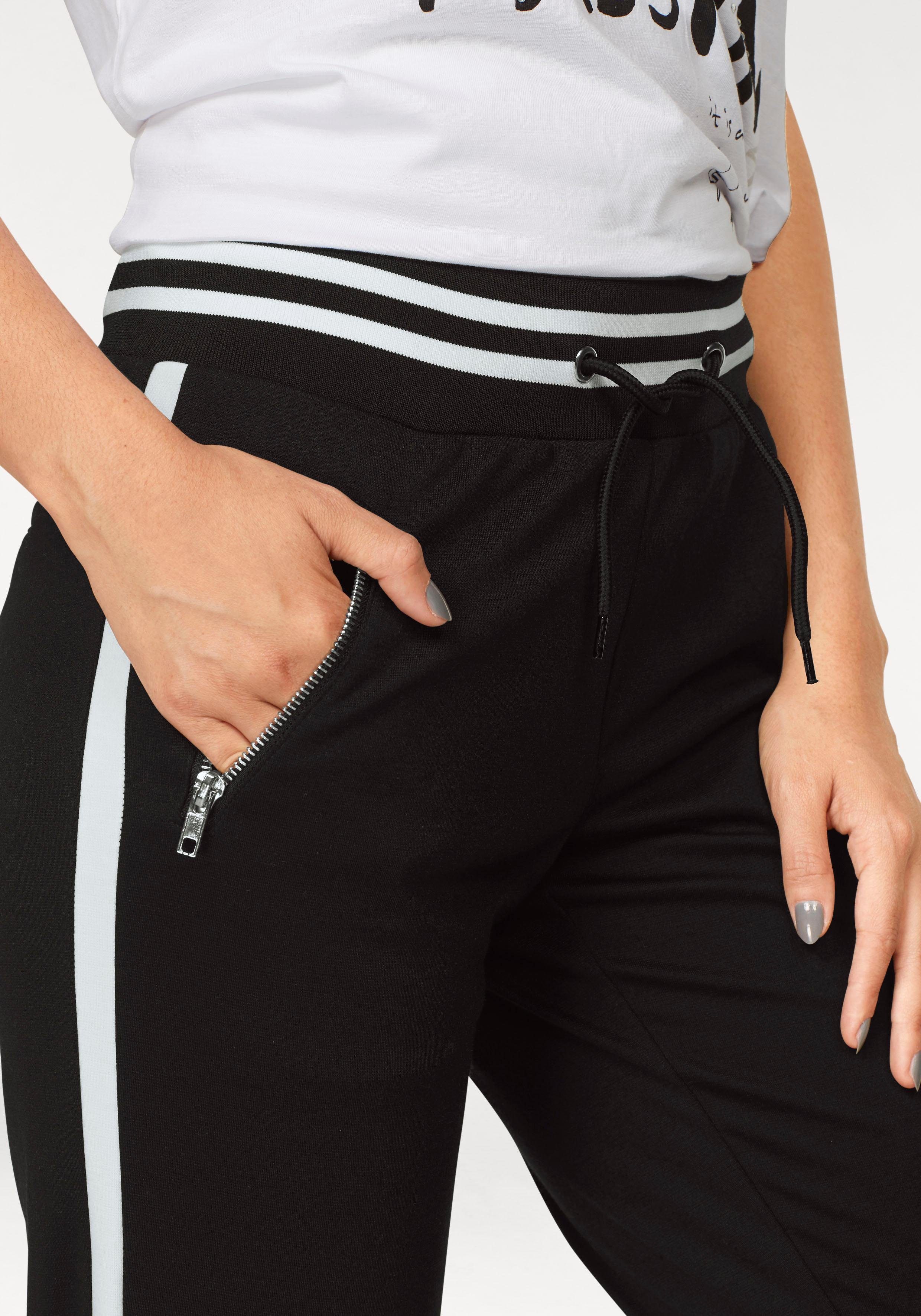 AJC Jogger Pants im trendigem (Hose aus Retro-Design Material) nachhaltigem schwarz
