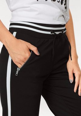 AJC Jogger Pants im trendigem Retro-Design