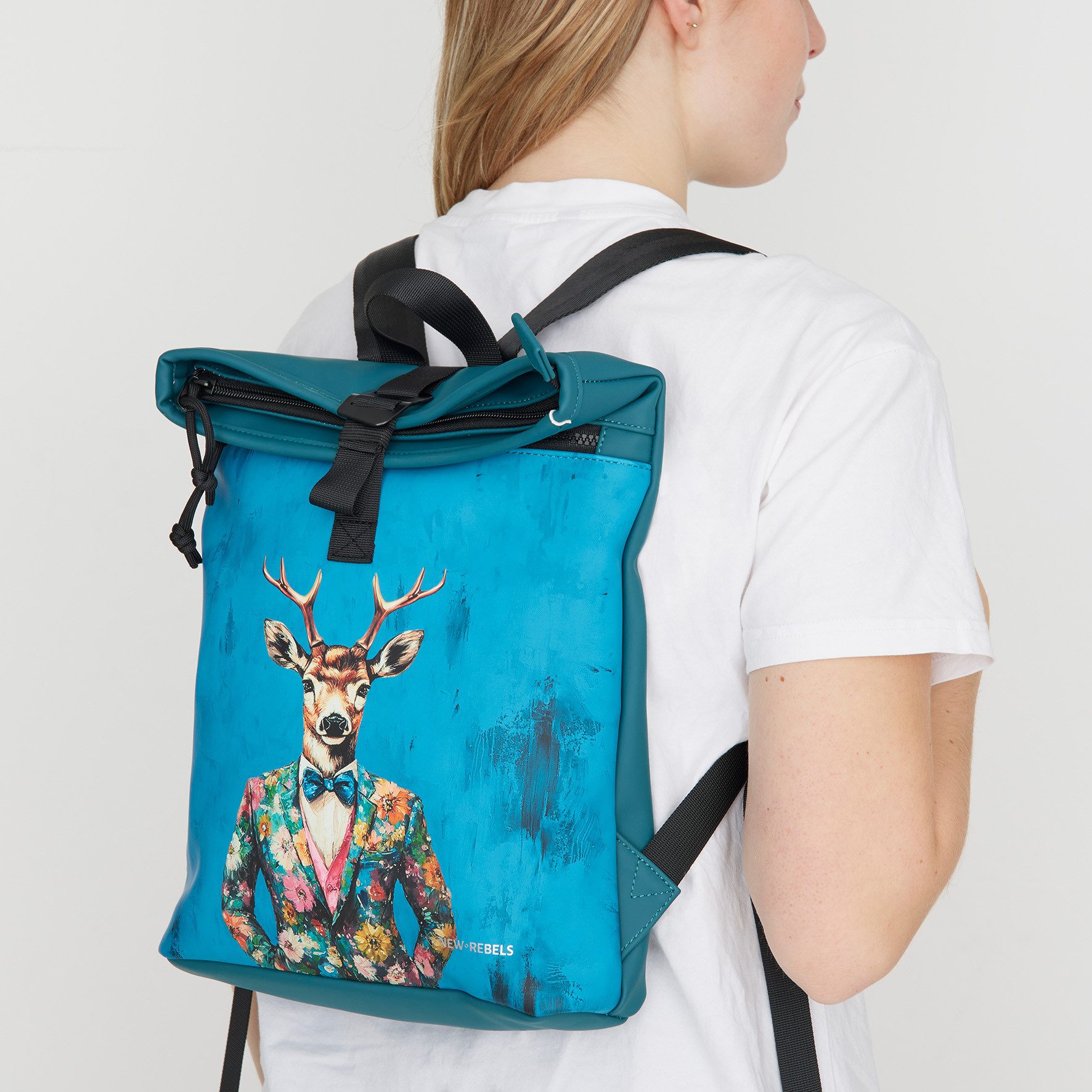 NEW REBELS Cityrucksack kleiner Roll Up RollTop Kurier Rucksack Mart Los Angeles, wasserabweisendes Planenmaterial, mit Hirsch Design