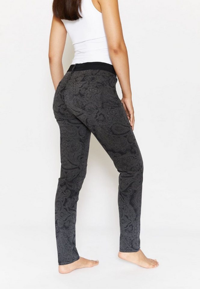 ANGELS Slim-fit-Jeans Jeans One Size mit Paisley-Muster mit Label- Applikationen, Hautfreundliche Baumwollmischung