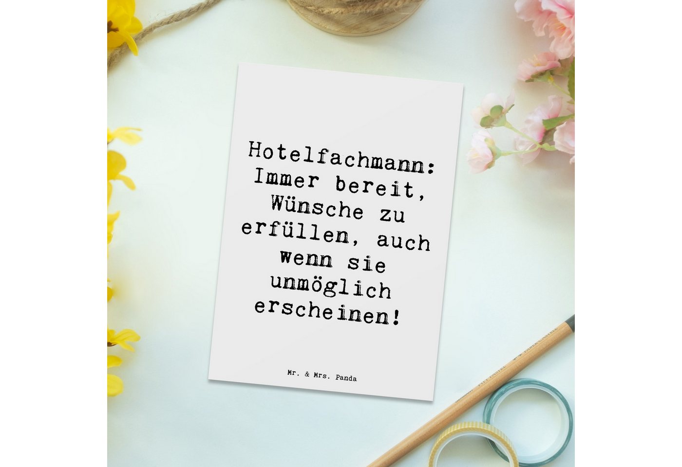 Thumbnail - Mr. & Mrs. Panda Postkarte Hotelfachmann: Immer bereit, Wünsche zu erfüllen, auch wenn sie unmög, Matte Rückseite
