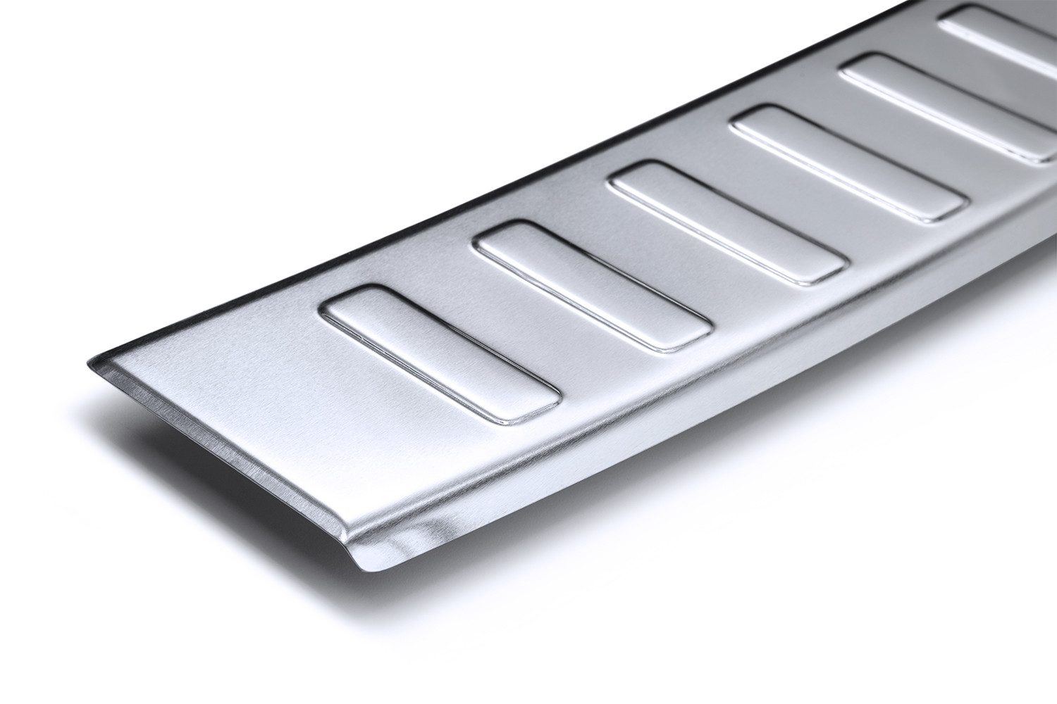 teileplus24 Ladekantenschutz AL132 Aluminium kompatibel mit VW Golf 8 Limo ab 2019-