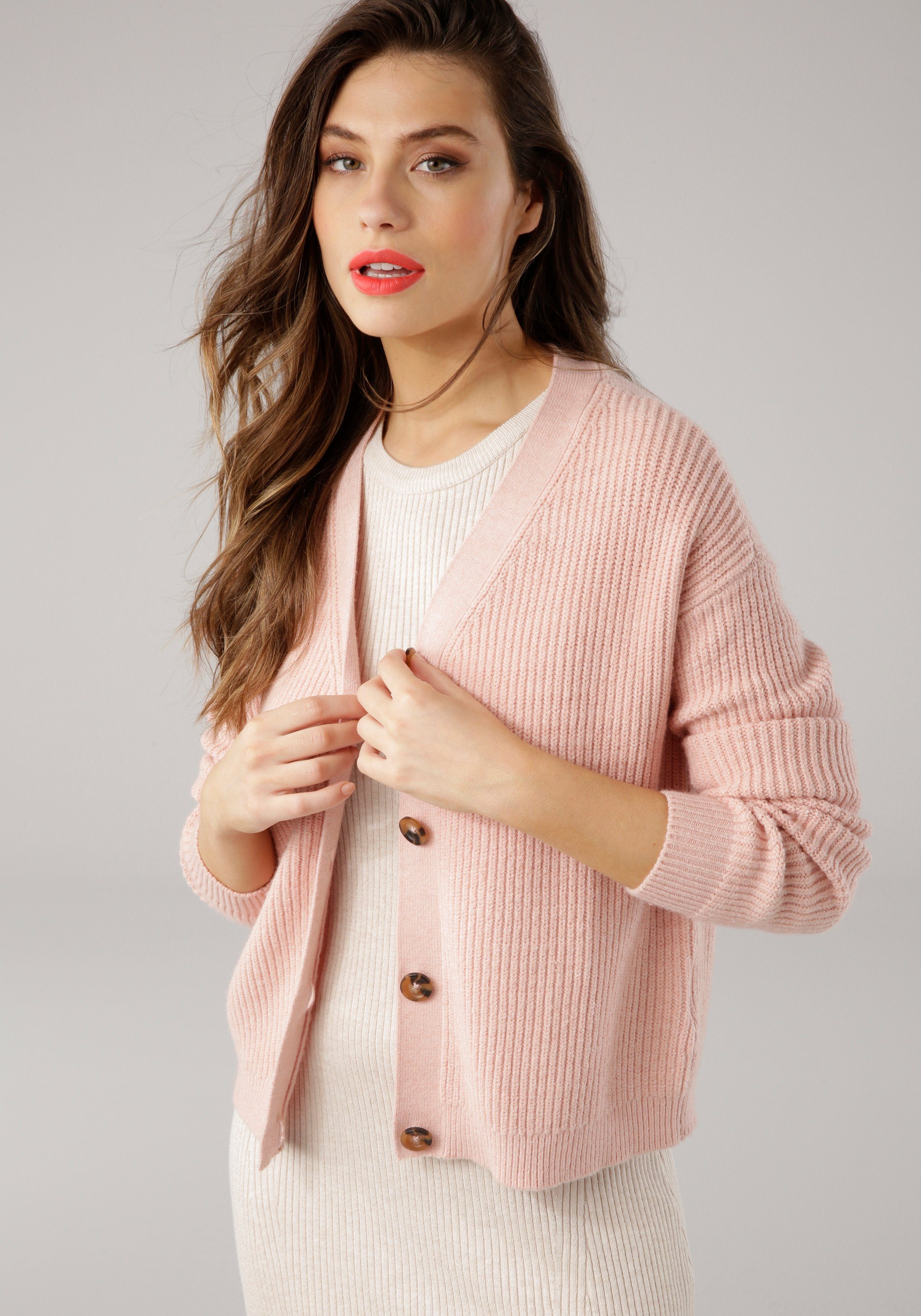 Laura Scott Cardigan in (aus rosa Material) modischer nachhaltigem Kurzform