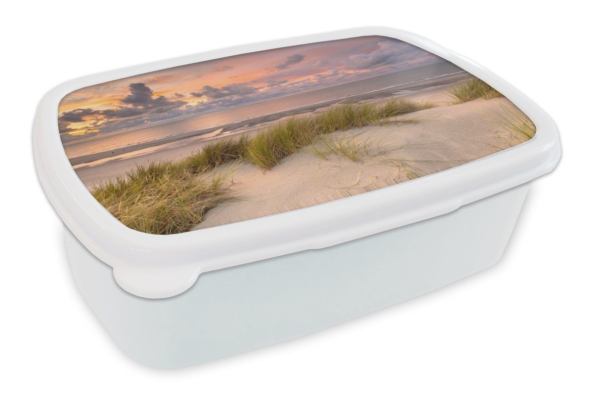 MuchoWow Lunchbox Feuriger Sonnenuntergang über dem Strand von Nes auf Ameland, Kunststoff, (2-tlg), Brotbox für Kinder und Erwachsene, Brotdose, für Jungs und Mädchen weiß