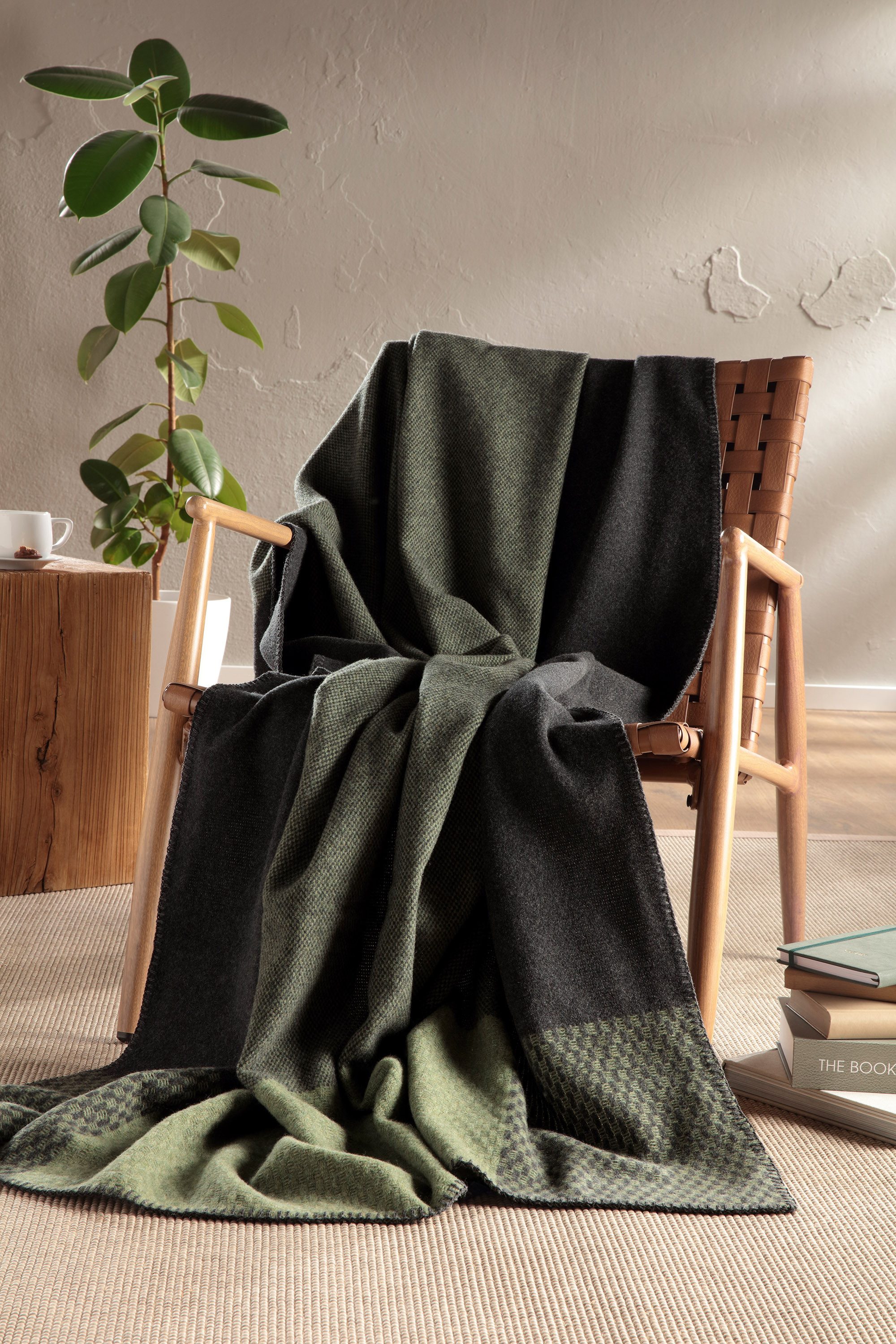 Wohndecke Plaid Frame green, Biederlack, exquisite Kuscheldecke aus reiner Merinowolle